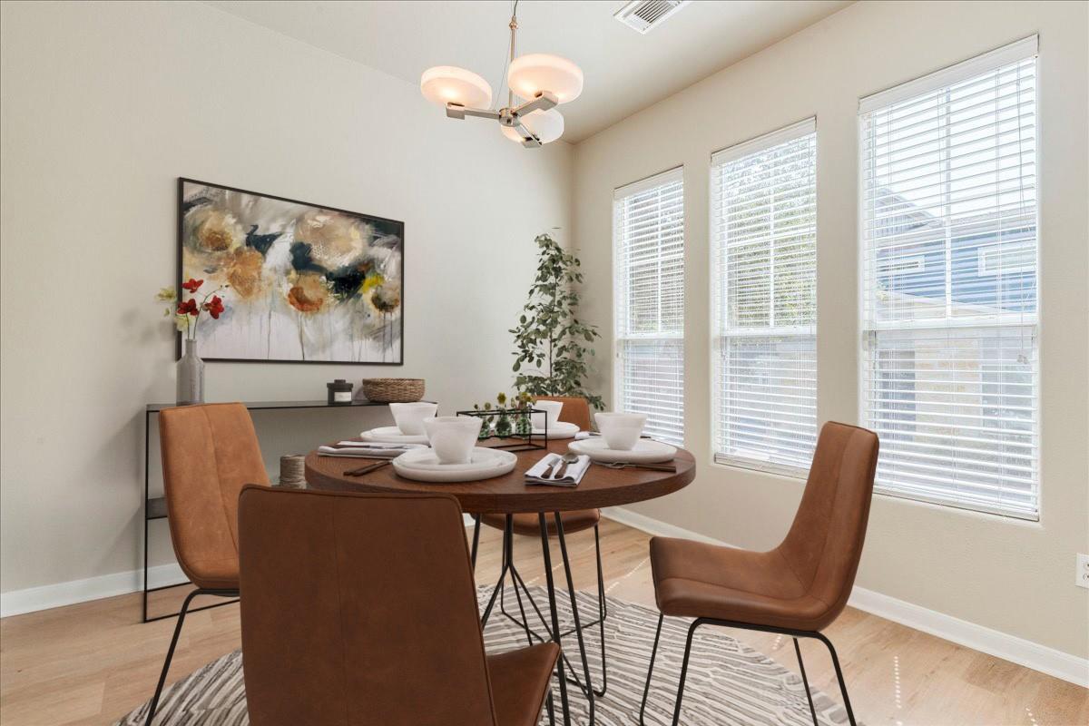 Listing photo 1 of 2924  Bond Dr  #4C
