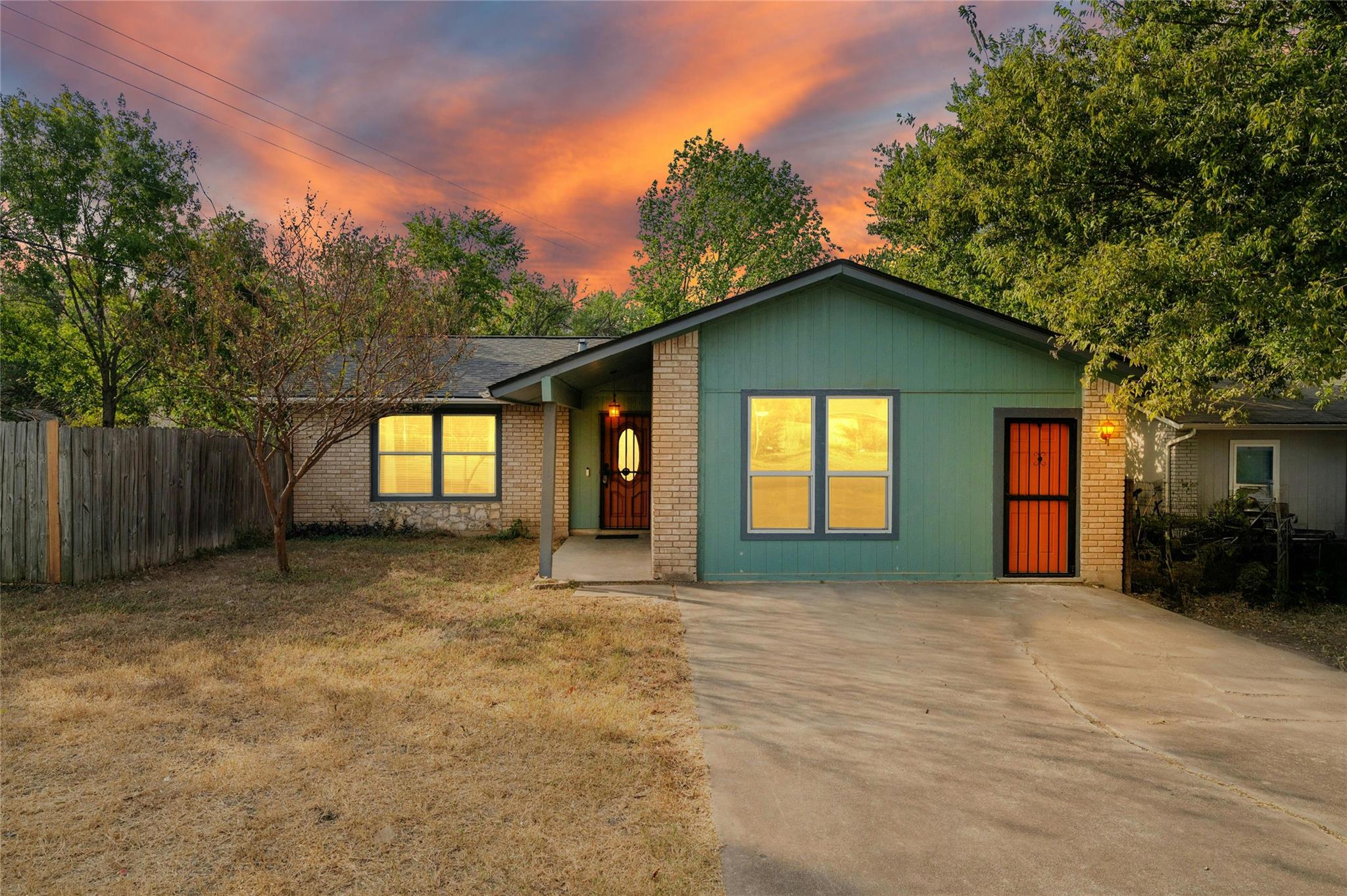 Listing photo 1 of 2523 E Stassney Ln