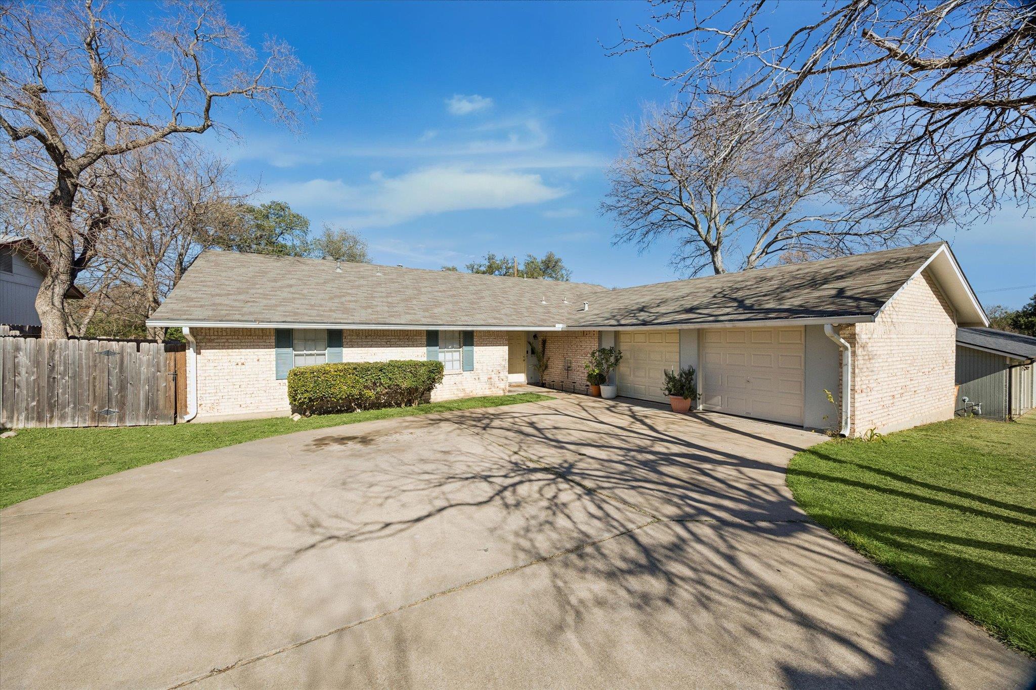 Listing photo 1 of 908 B  Kirschner Pl