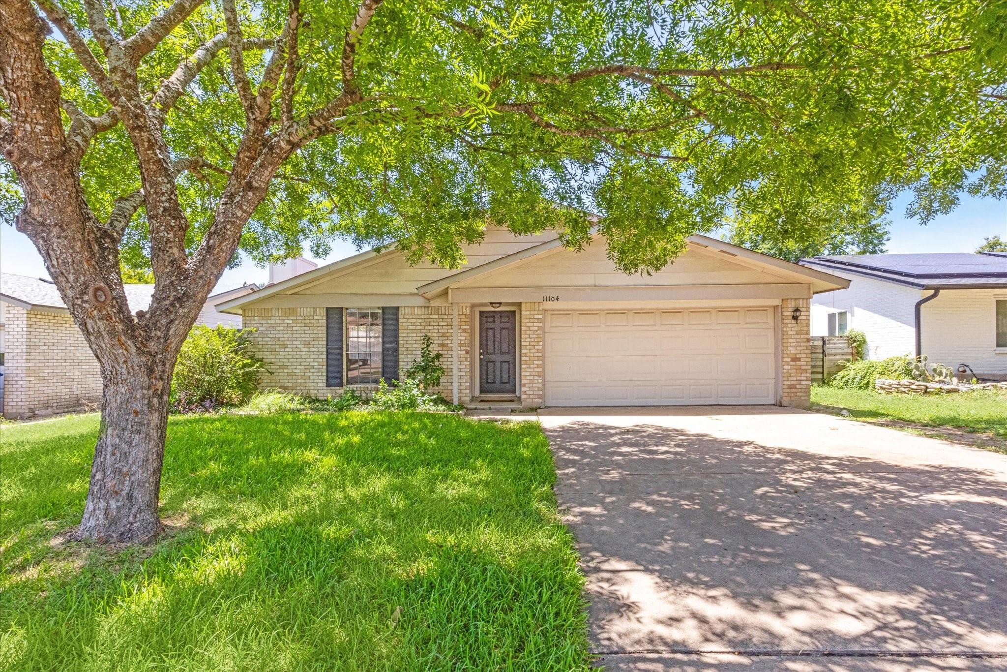 Listing photo 1 of 11104  Applewood Dr