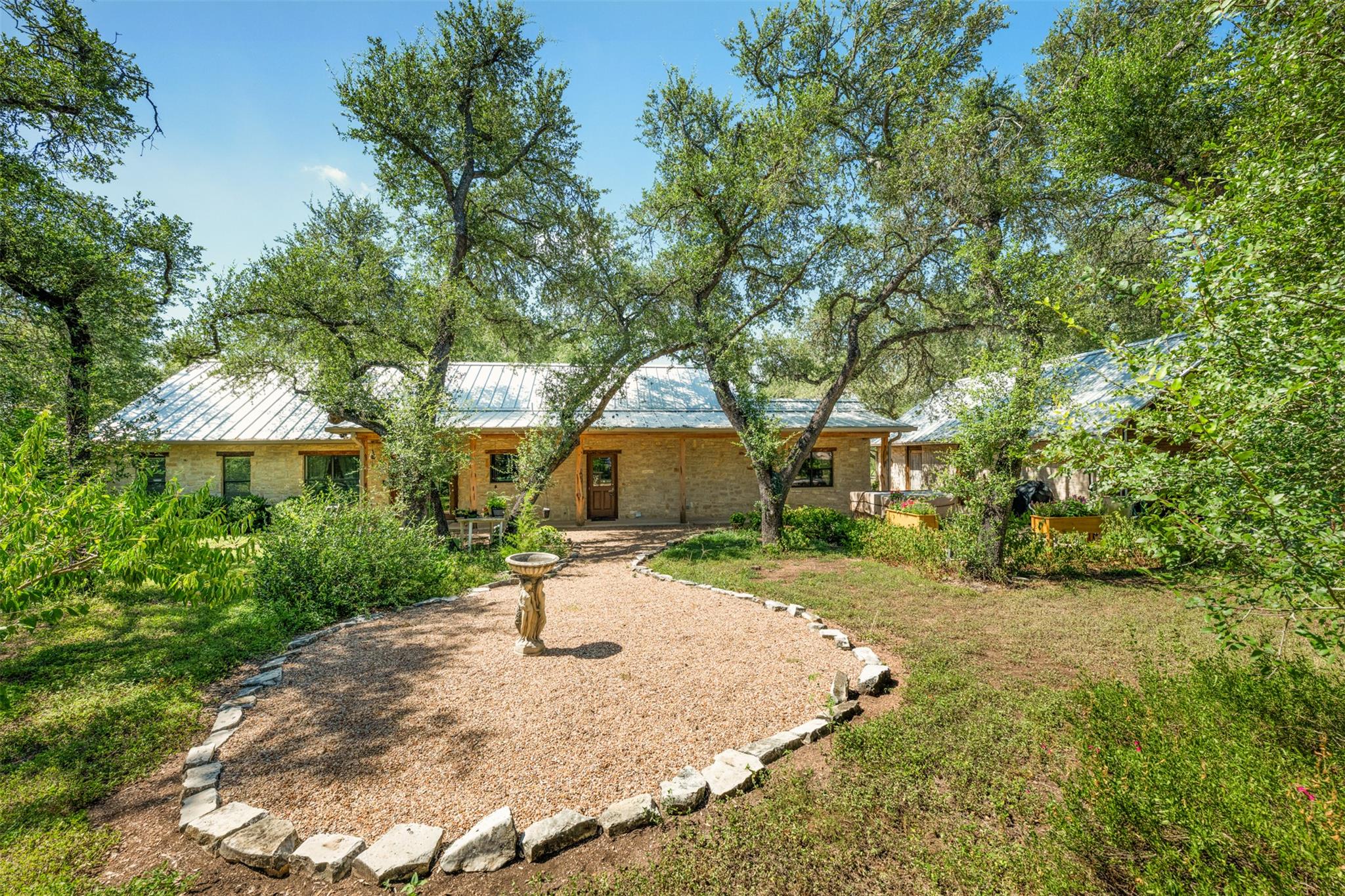 Listing photo 1 of 220  Meadowview Dr