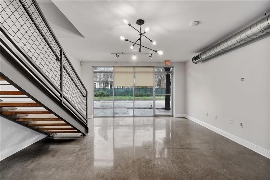 Listing photo 1 of 1601 E Cesar Chavez St  #102
