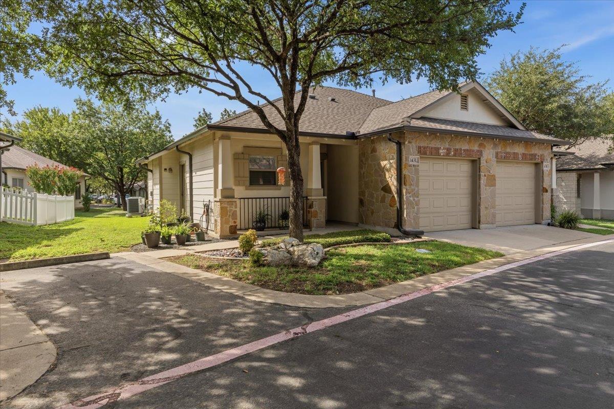 Listing photo 1 of 6801  Beckett Rd  #143L