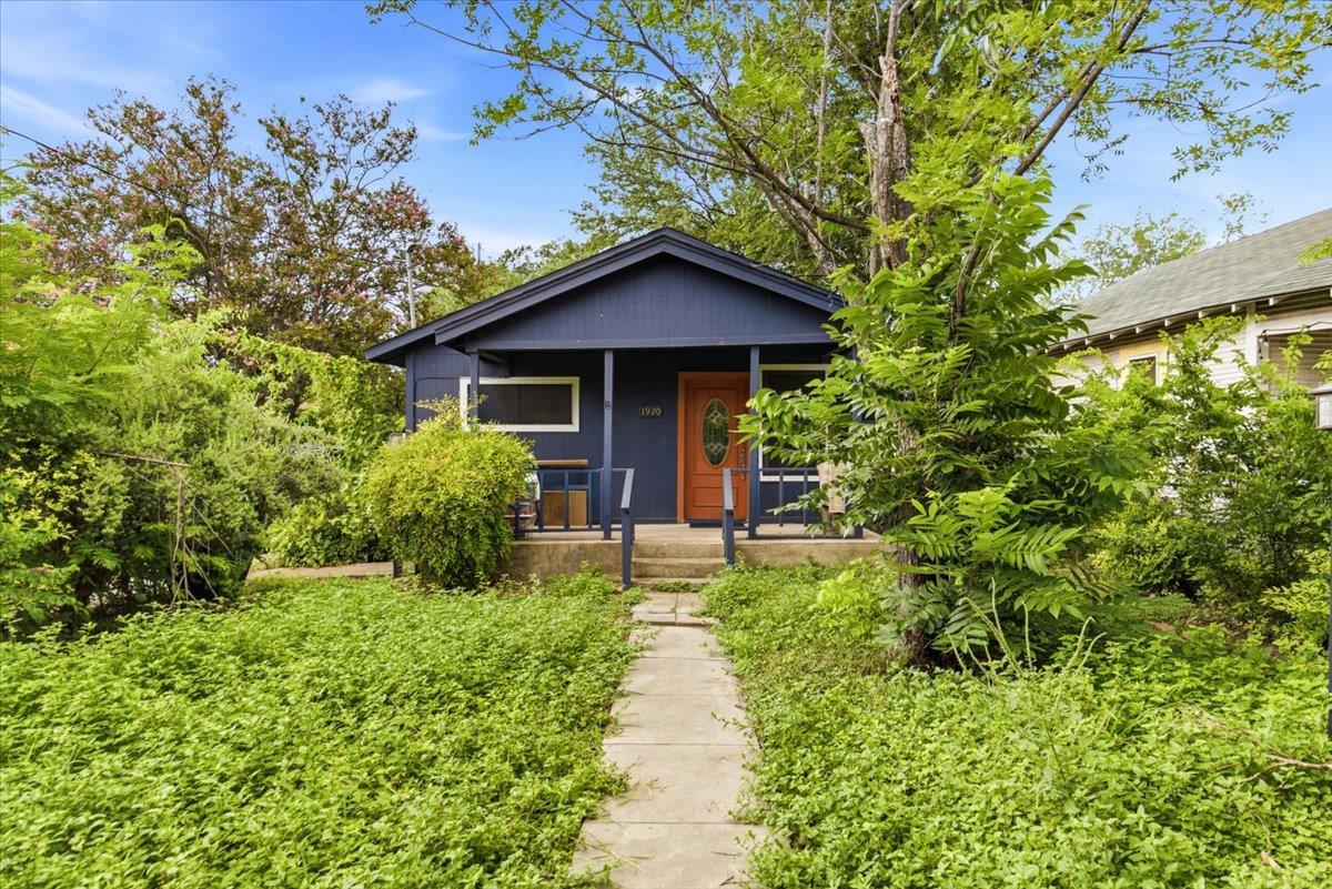 Listing photo 1 of 1920  Leal St  #A & B