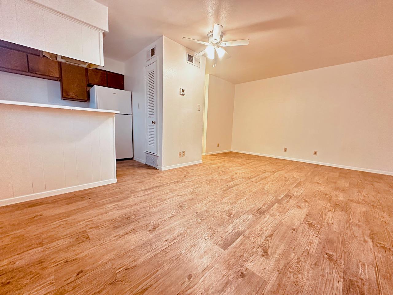Listing photo 1 of 4204  Speedway None  #101