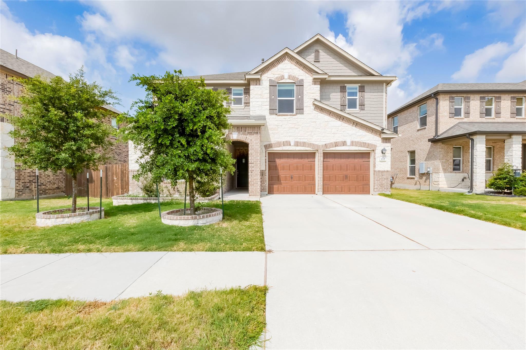 Listing photo 1 of 3712  Forino Dr
