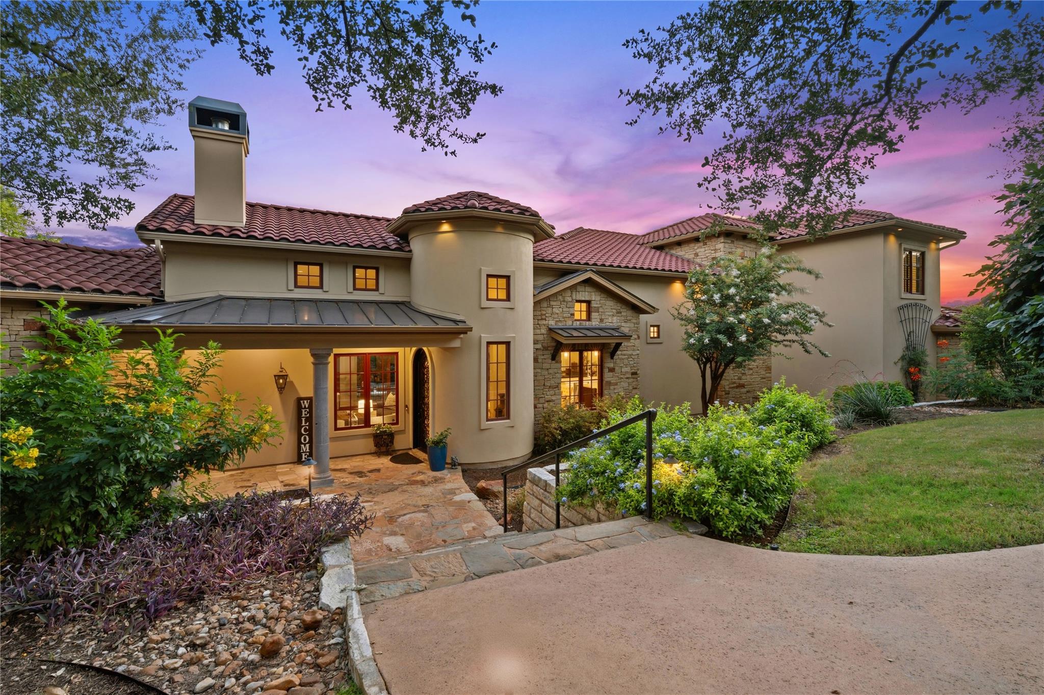 Listing photo 1 of 4320  House Of York None  #6