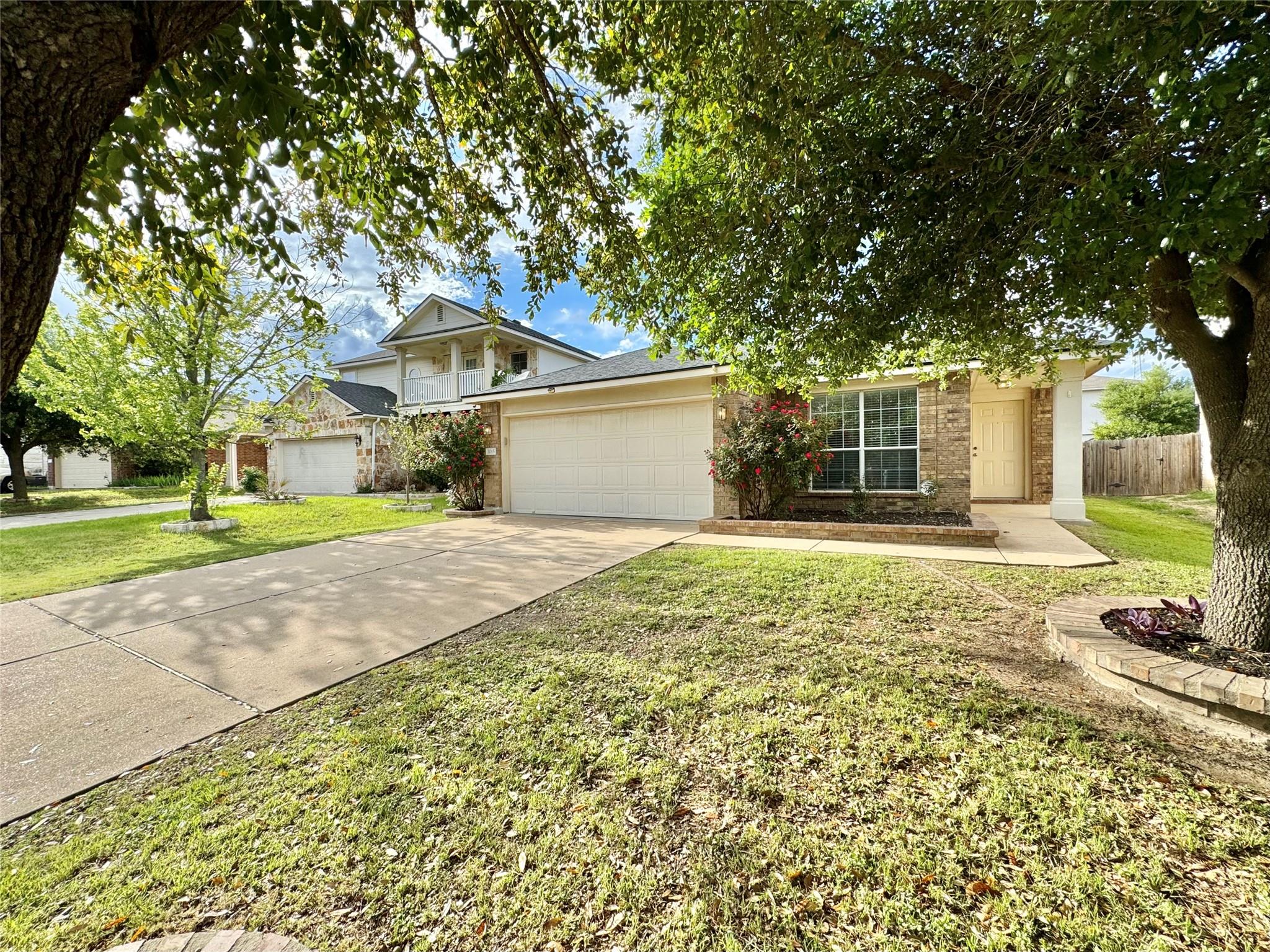 Listing photo 1 of 1015  Aiken Dr