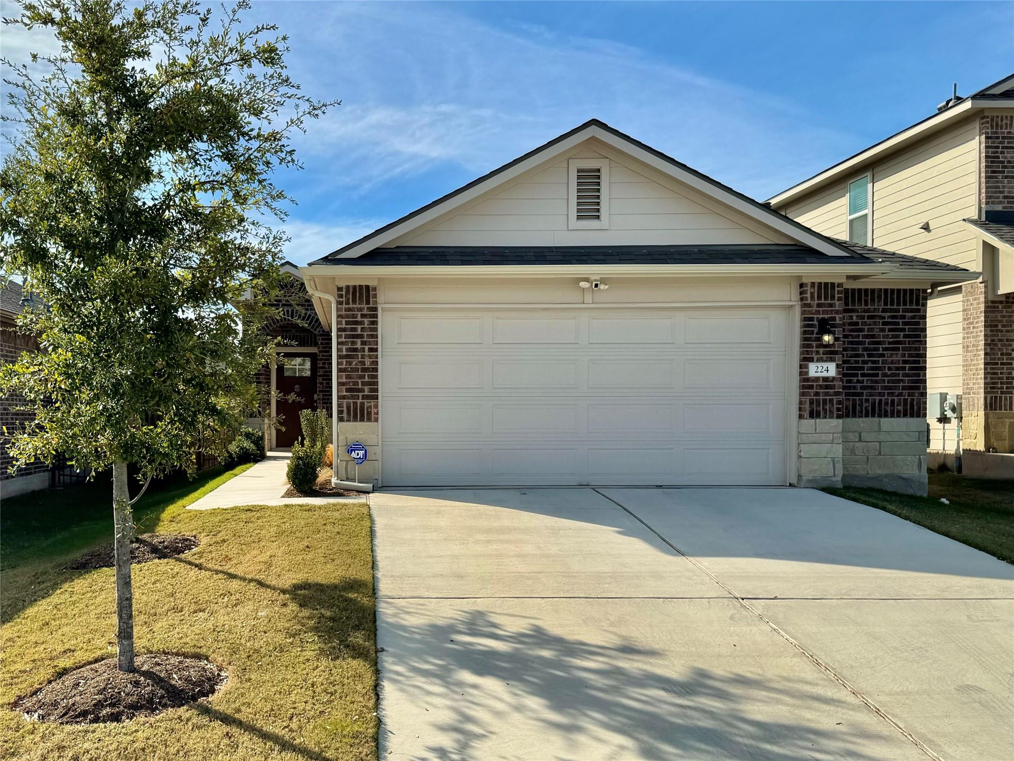 Listing photo 1 of 224  Yoakum St