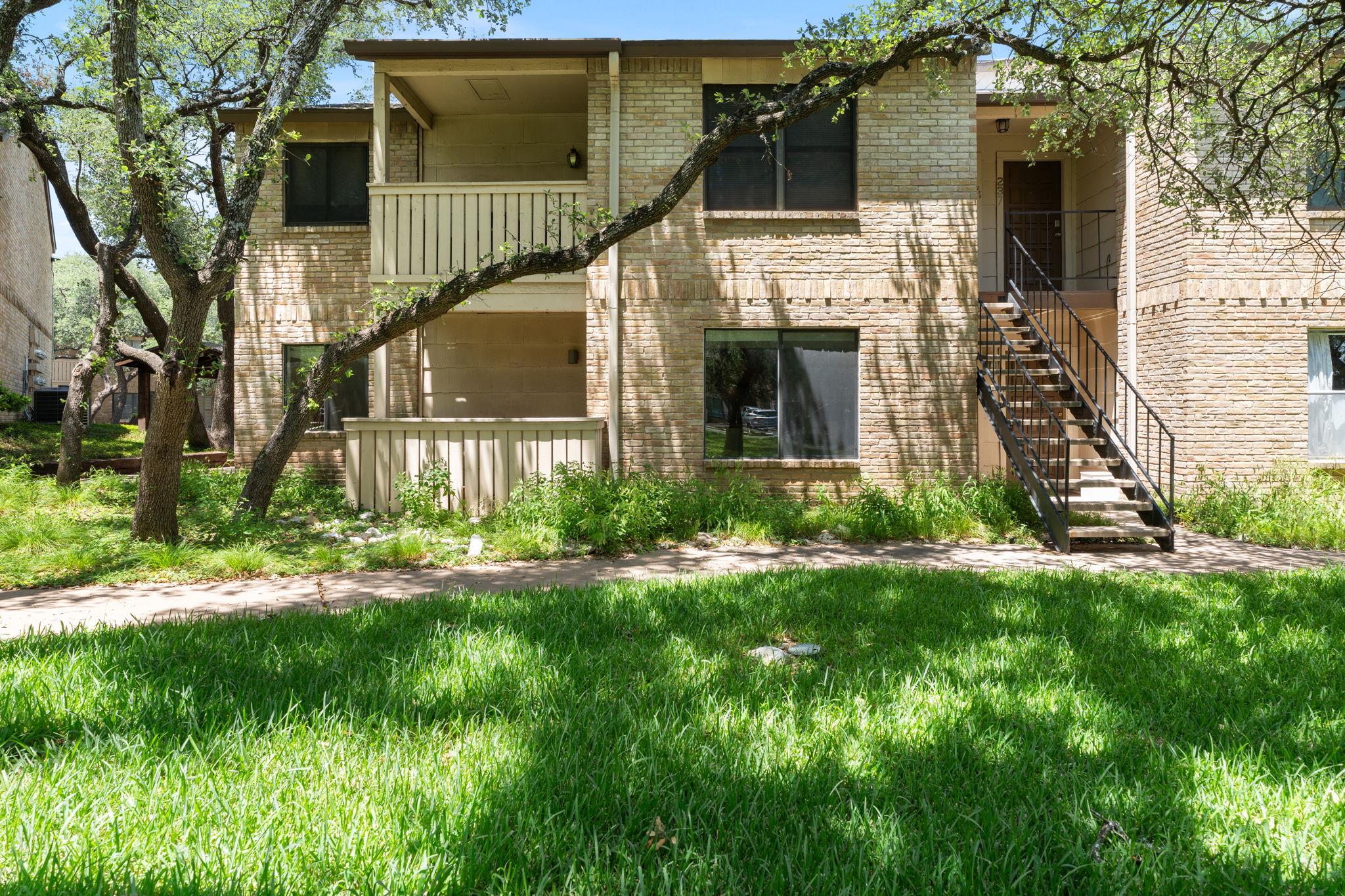 Listing photo 1 of 8210  Bent Tree Rd  #138
