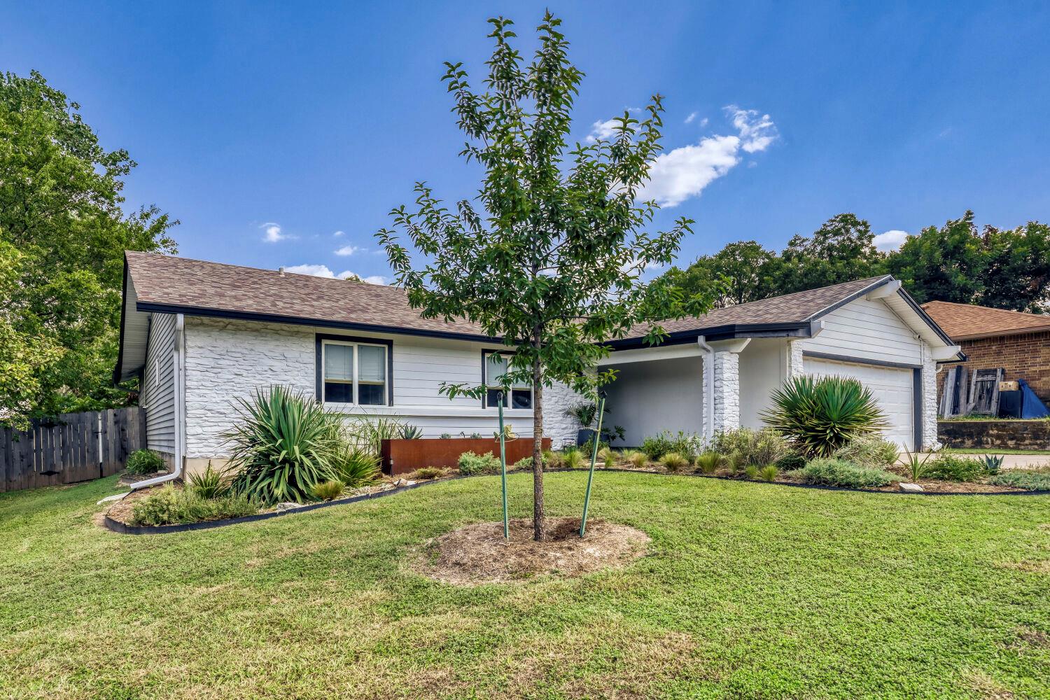 Foto de la propiedad en venta 1 de 10109  Woodstock Dr