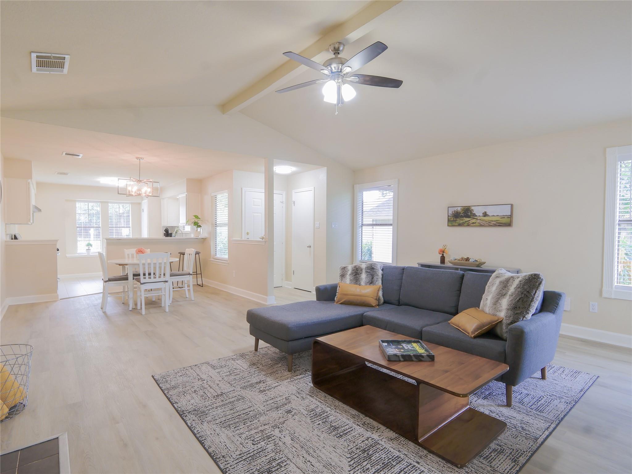 Ảnh nhà đang rao bán 1 của 12903  Campos Dr