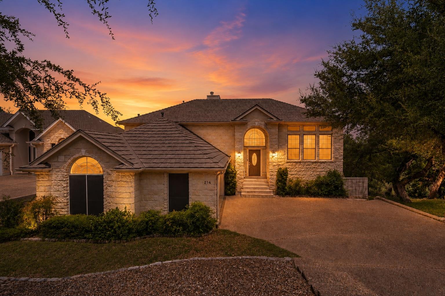 Listing photo 1 of 214  Golf Crest Ln