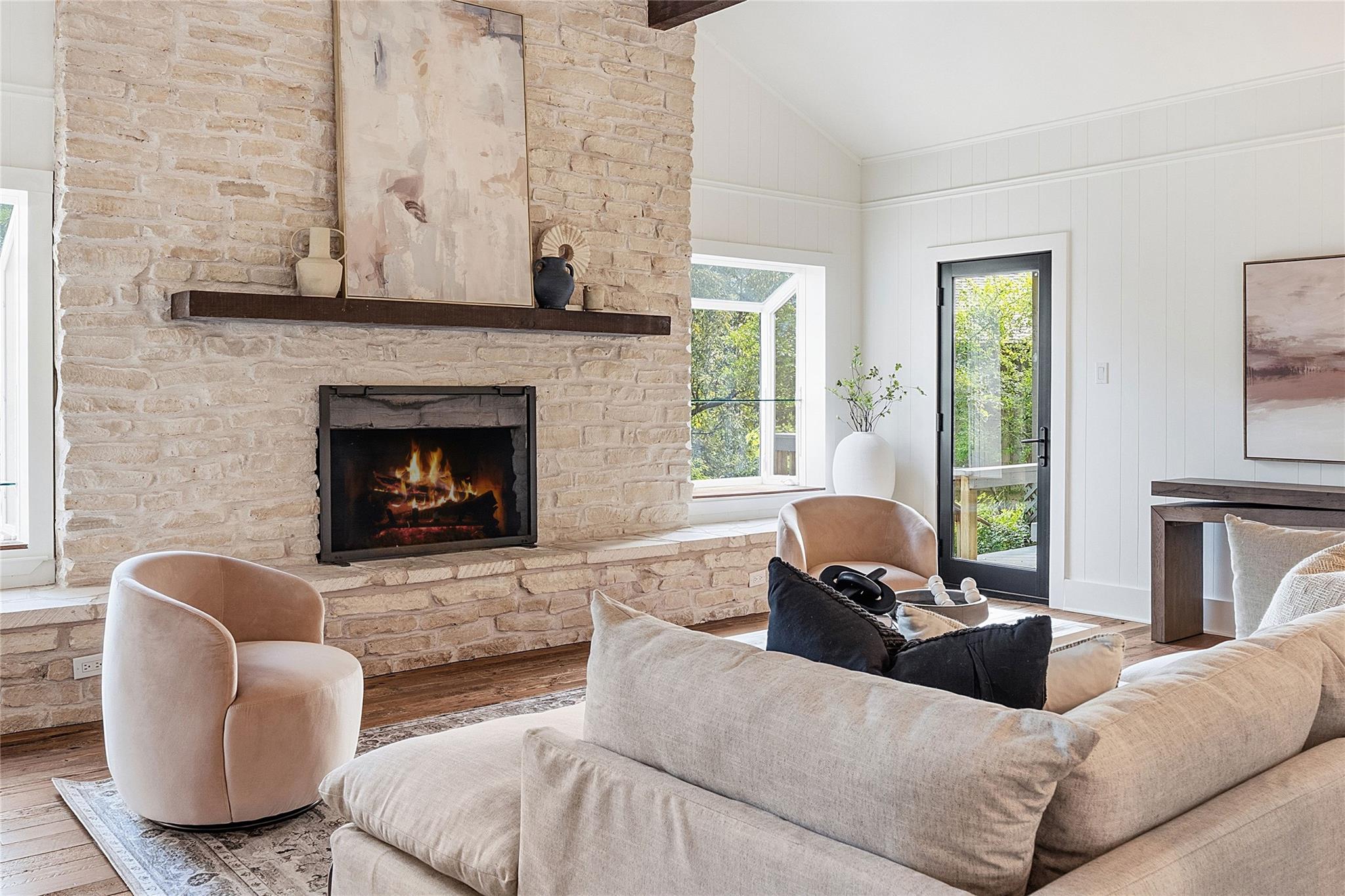 Listing photo 1 of 816  Terrace Mountain Dr