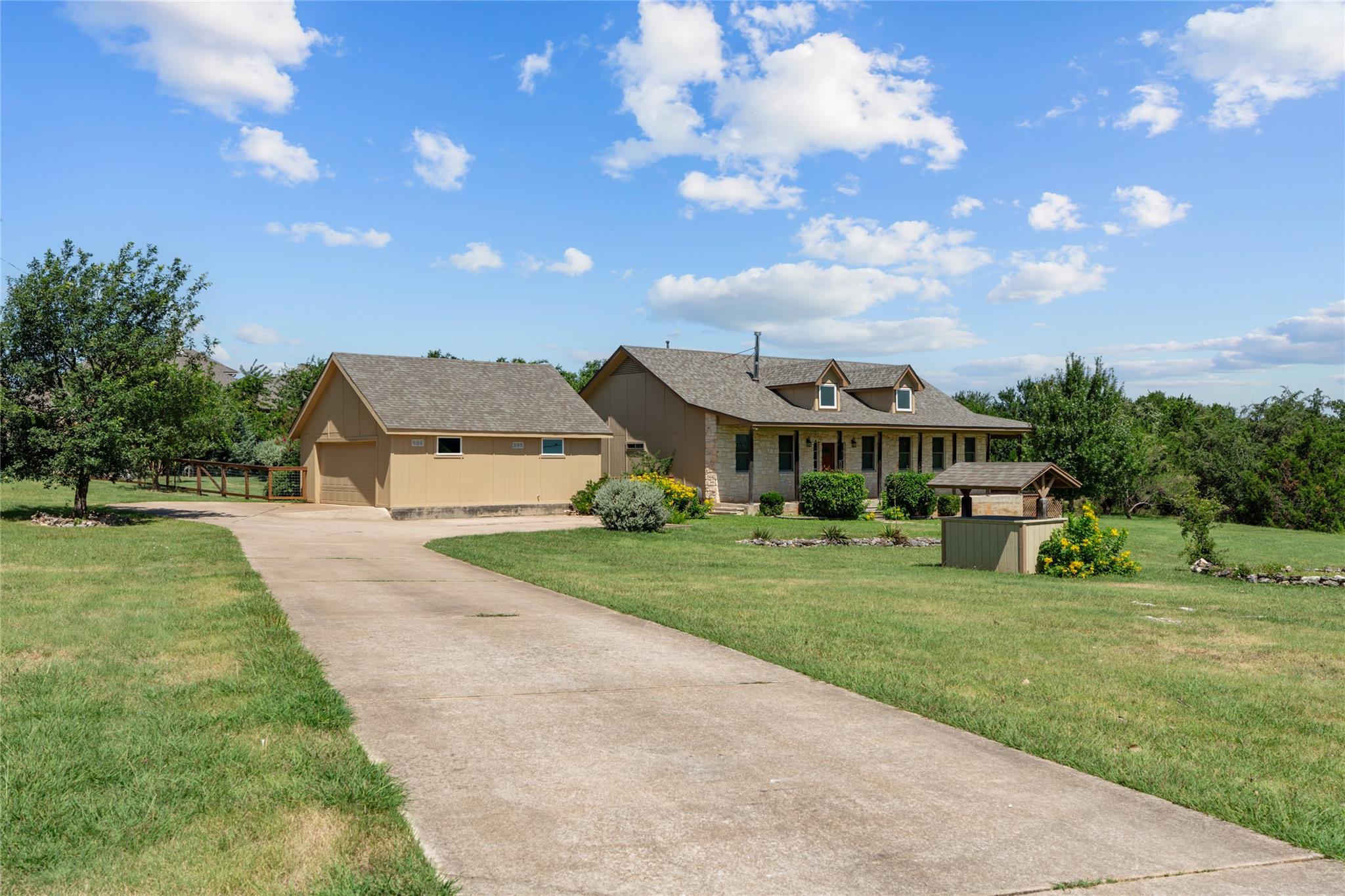Listing photo 1 of 221  Chaparral Rd