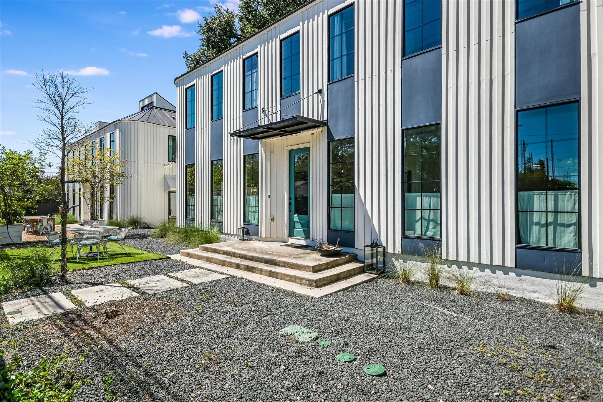 Listing photo 1 of 1304  Navasota St
