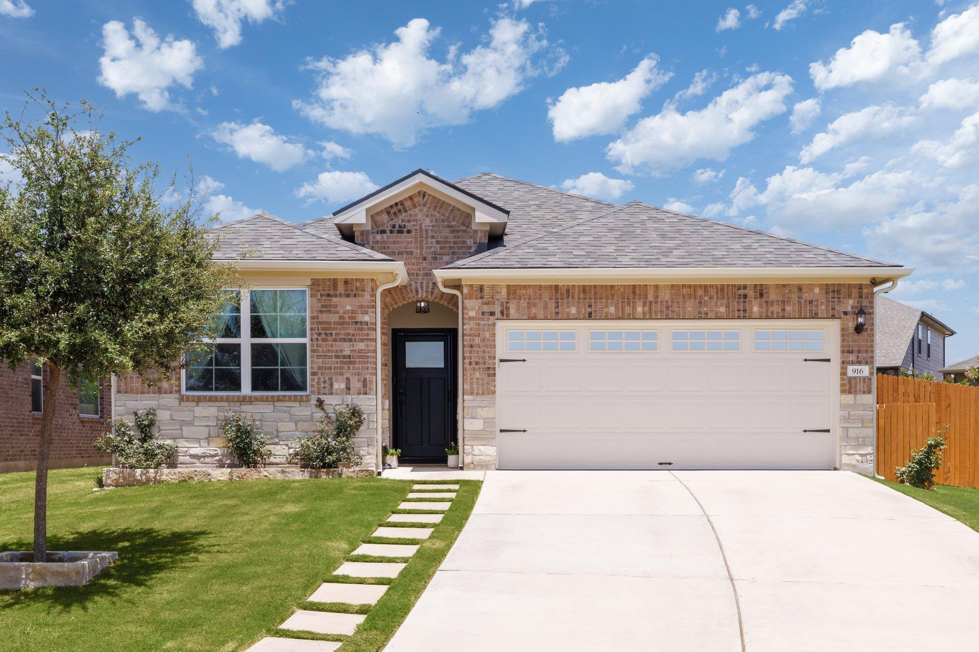 Listing photo 1 of 916  Scott Ct