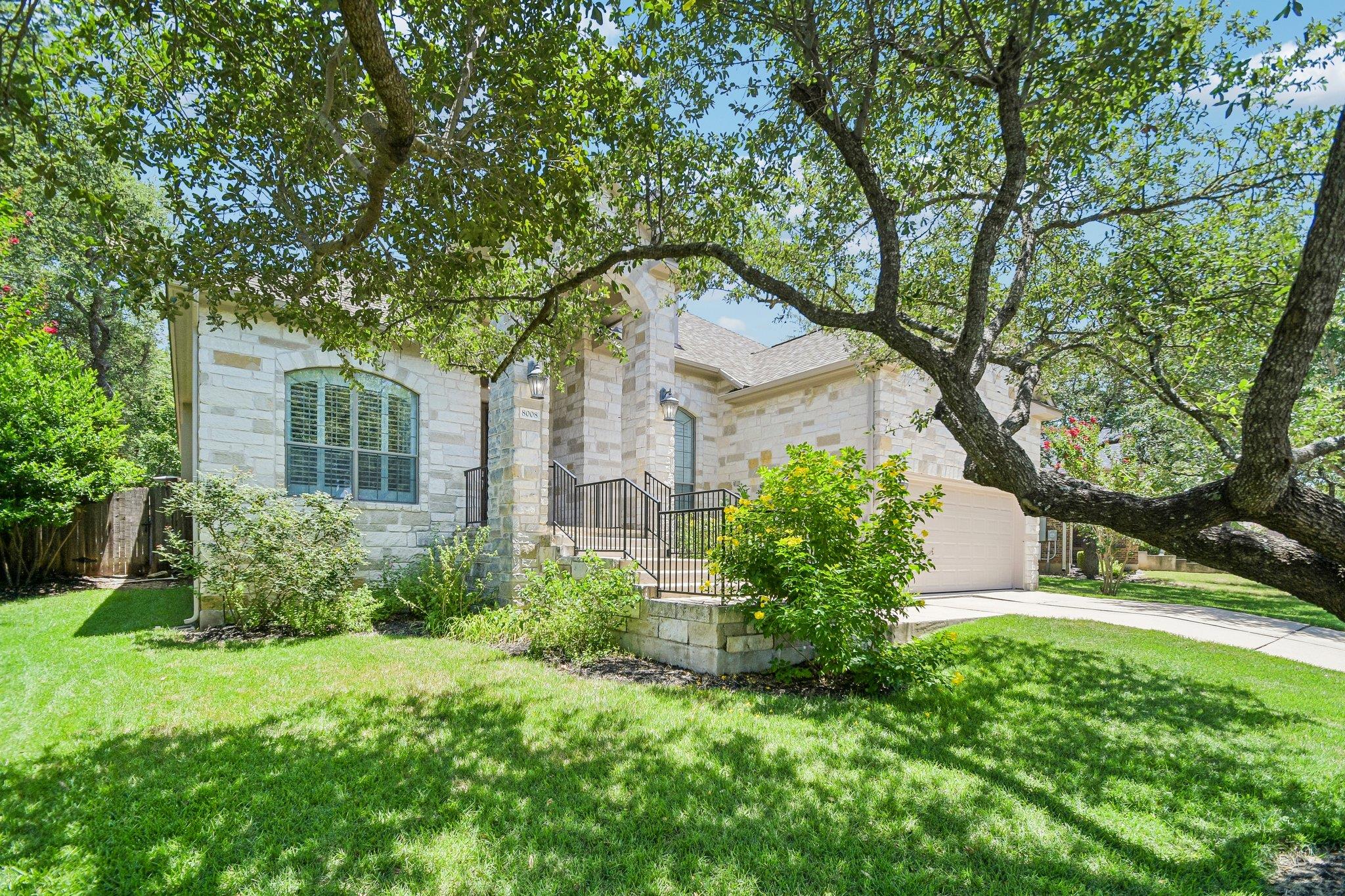 Listing photo 1 of 8008  Ladera Verde Dr
