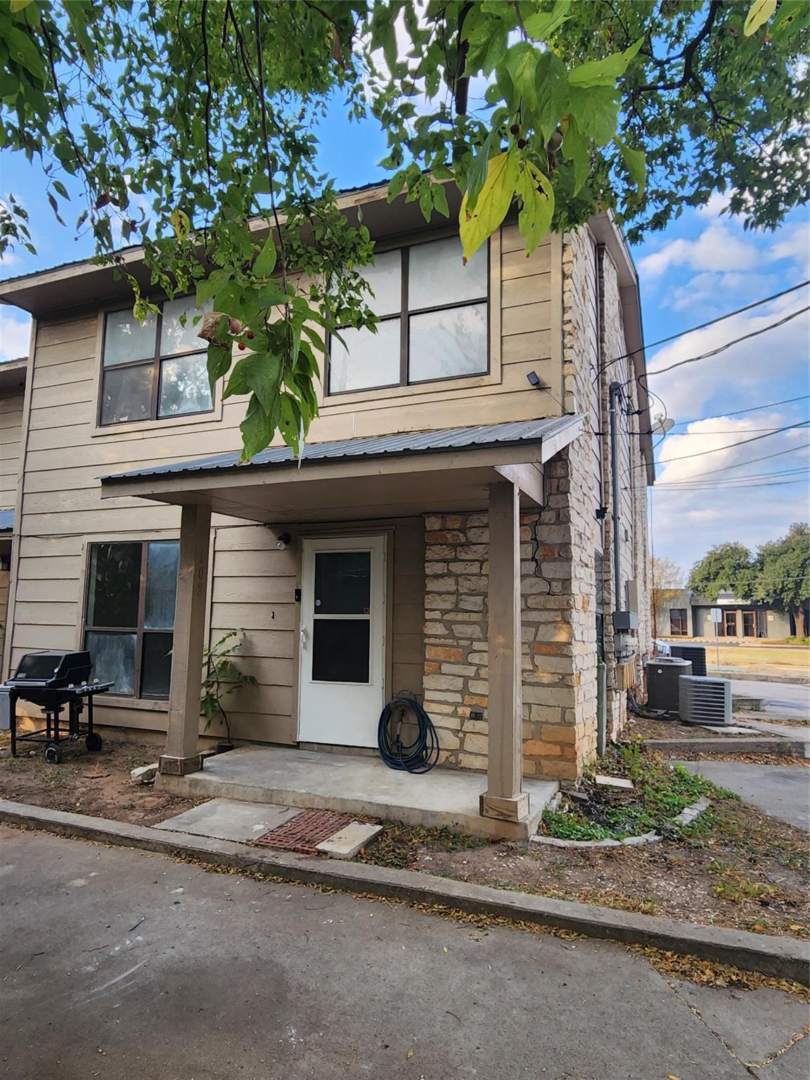 Listing photo 1 of 2301  POLARIS Ave  #102