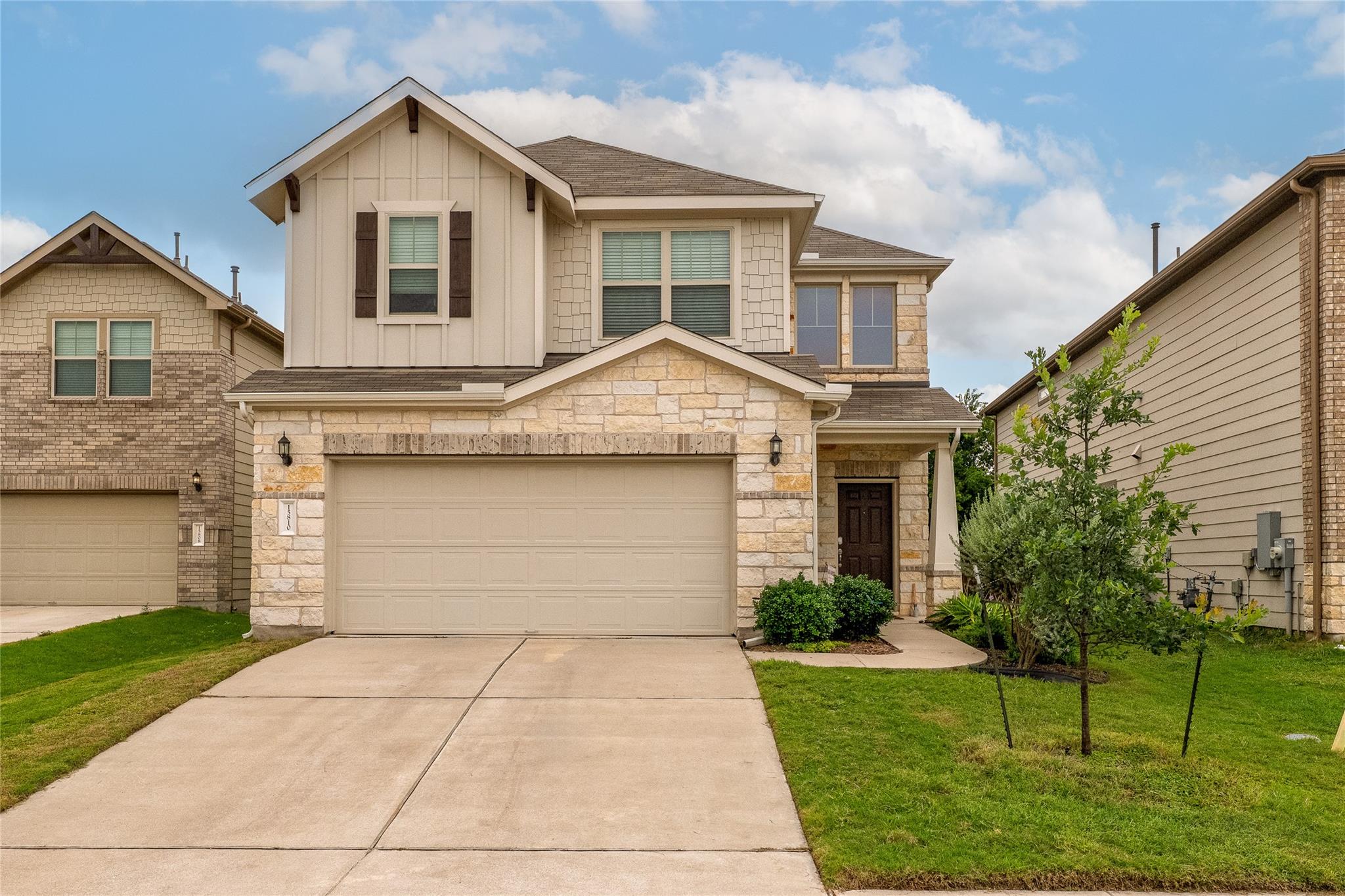 Listing photo 1 of 15810  Celosia St
