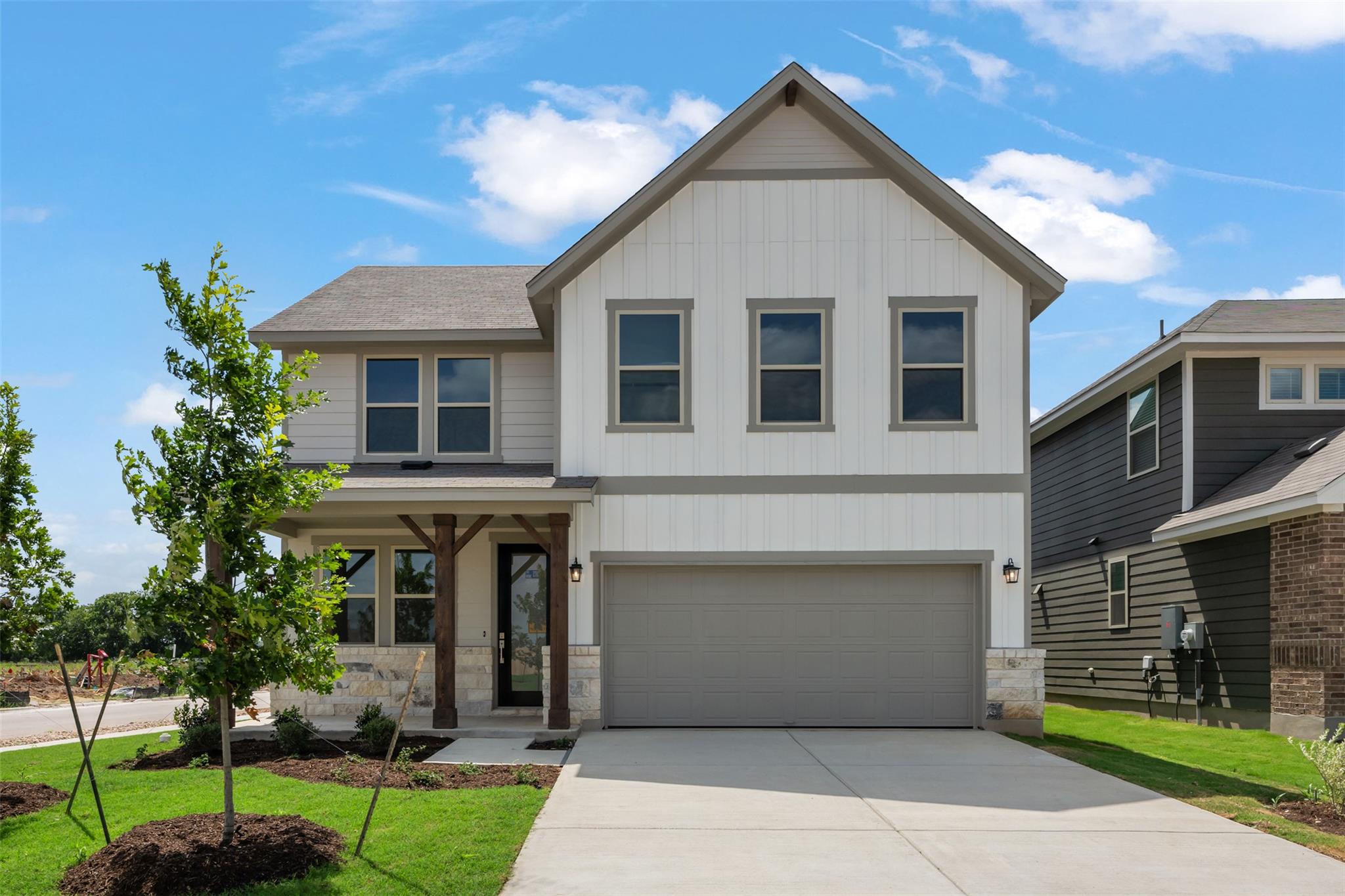 Listing photo 1 of 283  Crater Lake Dr