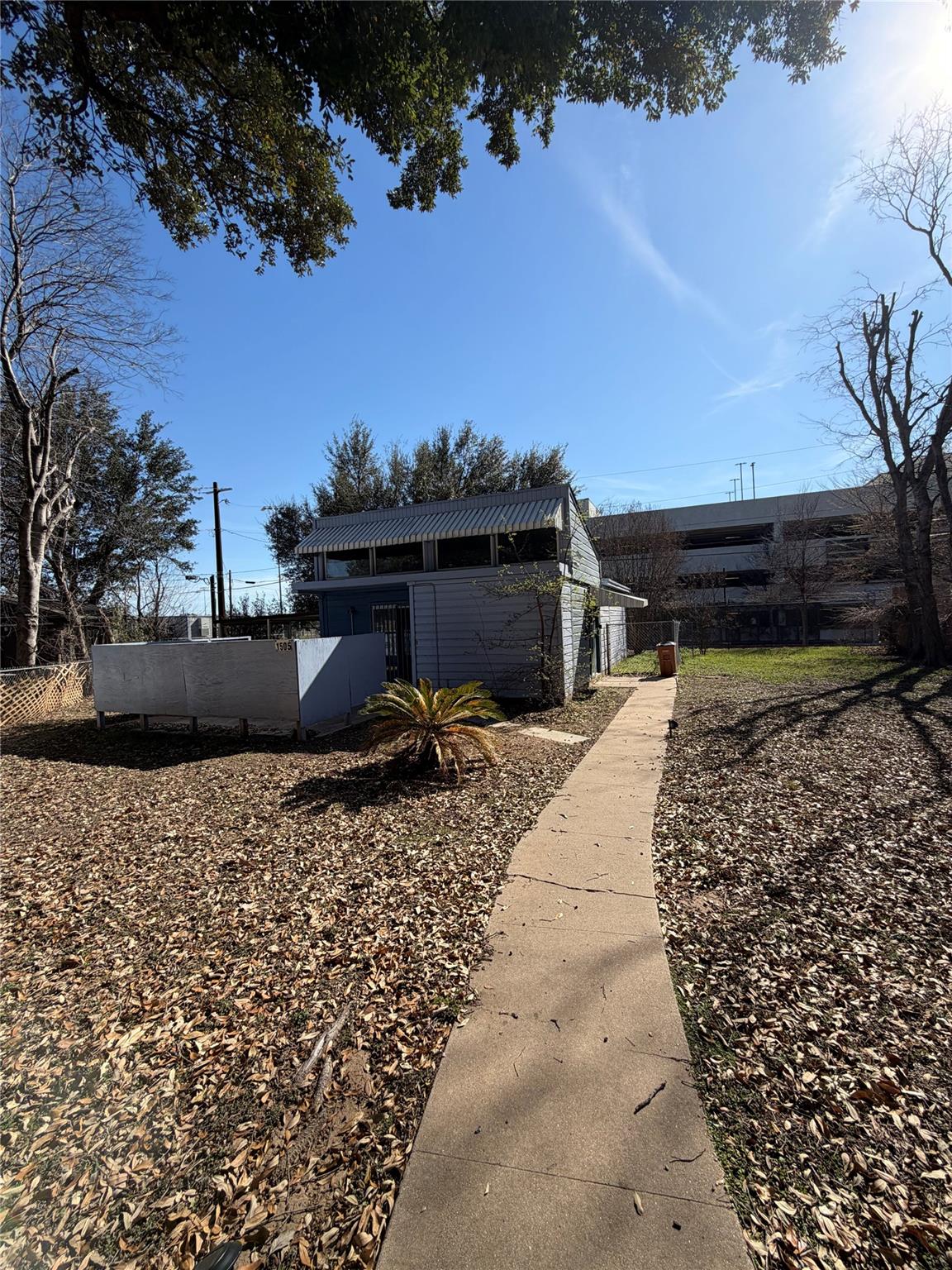 Ảnh nhà đang rao bán 1 của 1505  Robert Weaver Ave Ave
