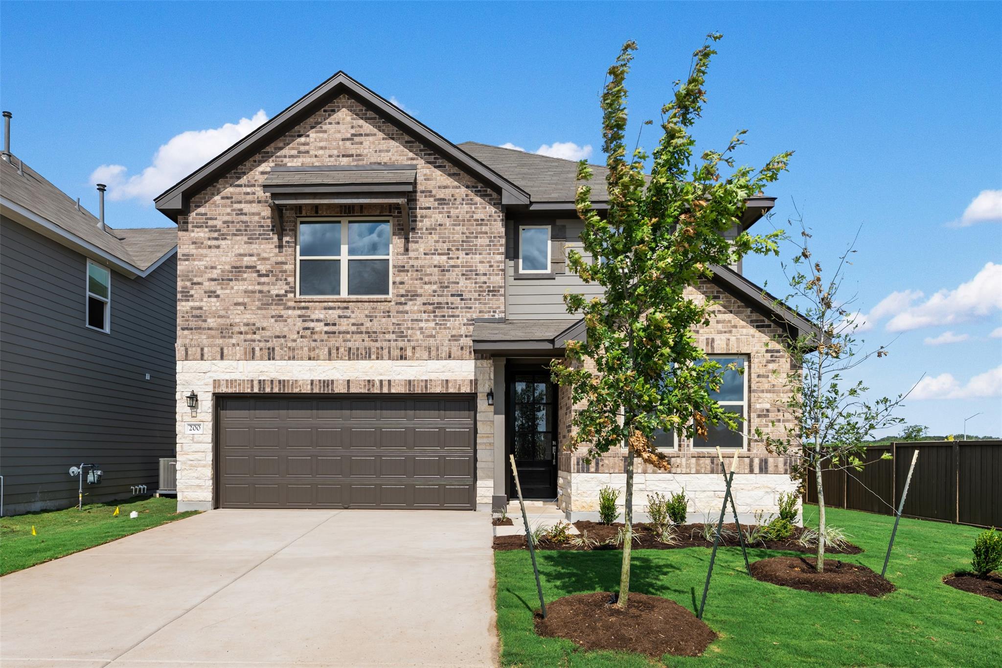 Listing photo 1 of 200  Willow Heights Dr