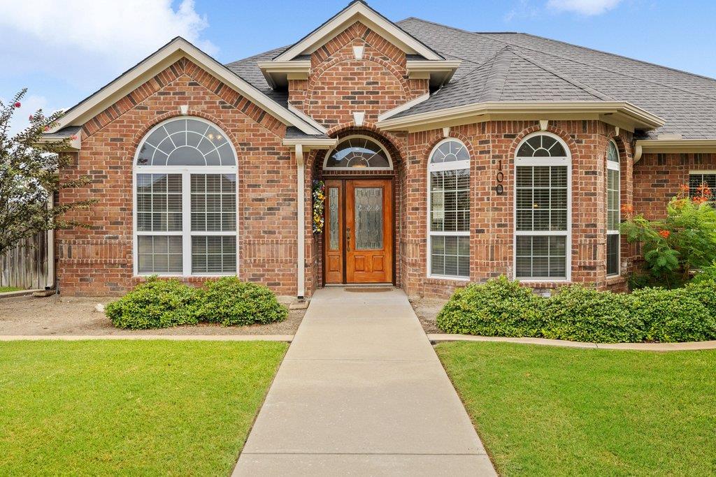 100  Davis Ct 매물 사진 1