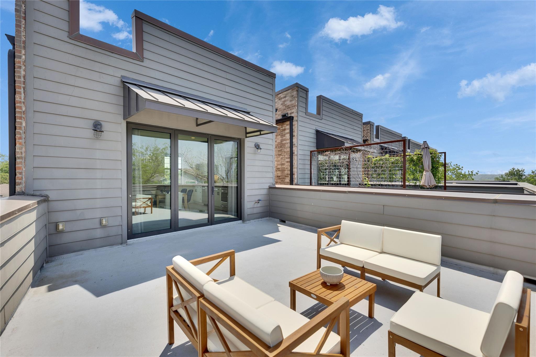 Listing photo 1 of 808 E Lydia St
