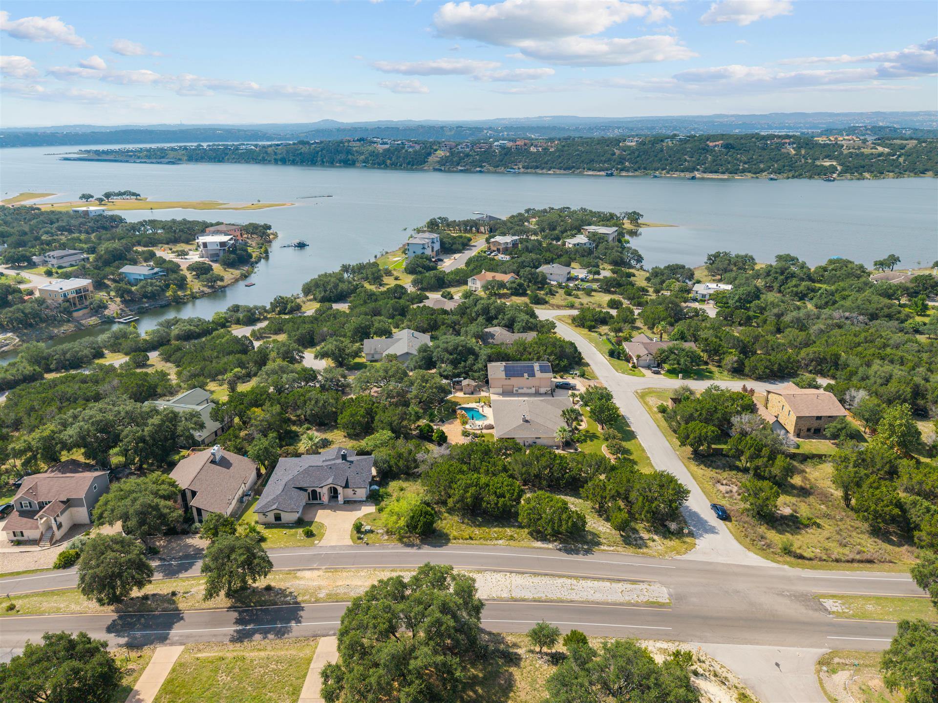 Listing photo 1 of 20635  Highland Lake Dr
