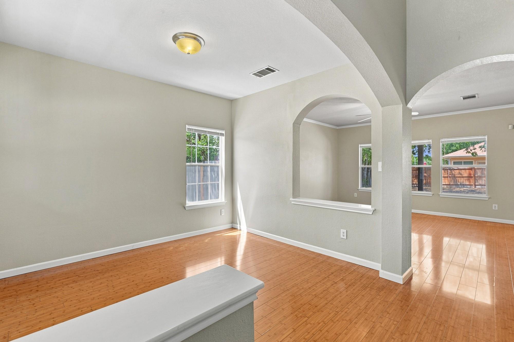 Listing photo 1 of 11400  Hereford St