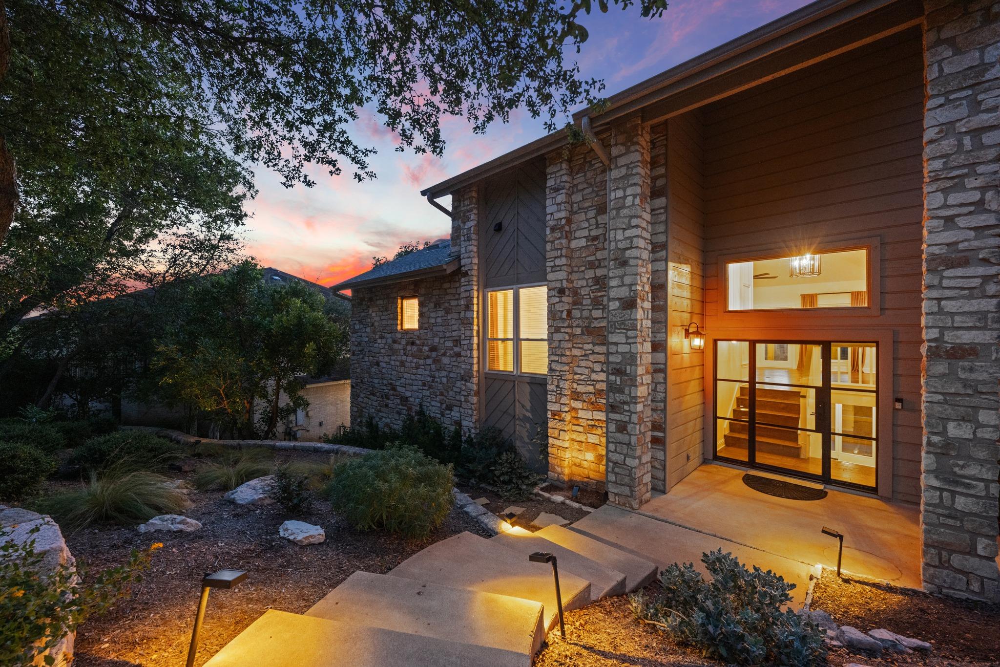 Listing photo 1 of 1528  Ben Crenshaw Way