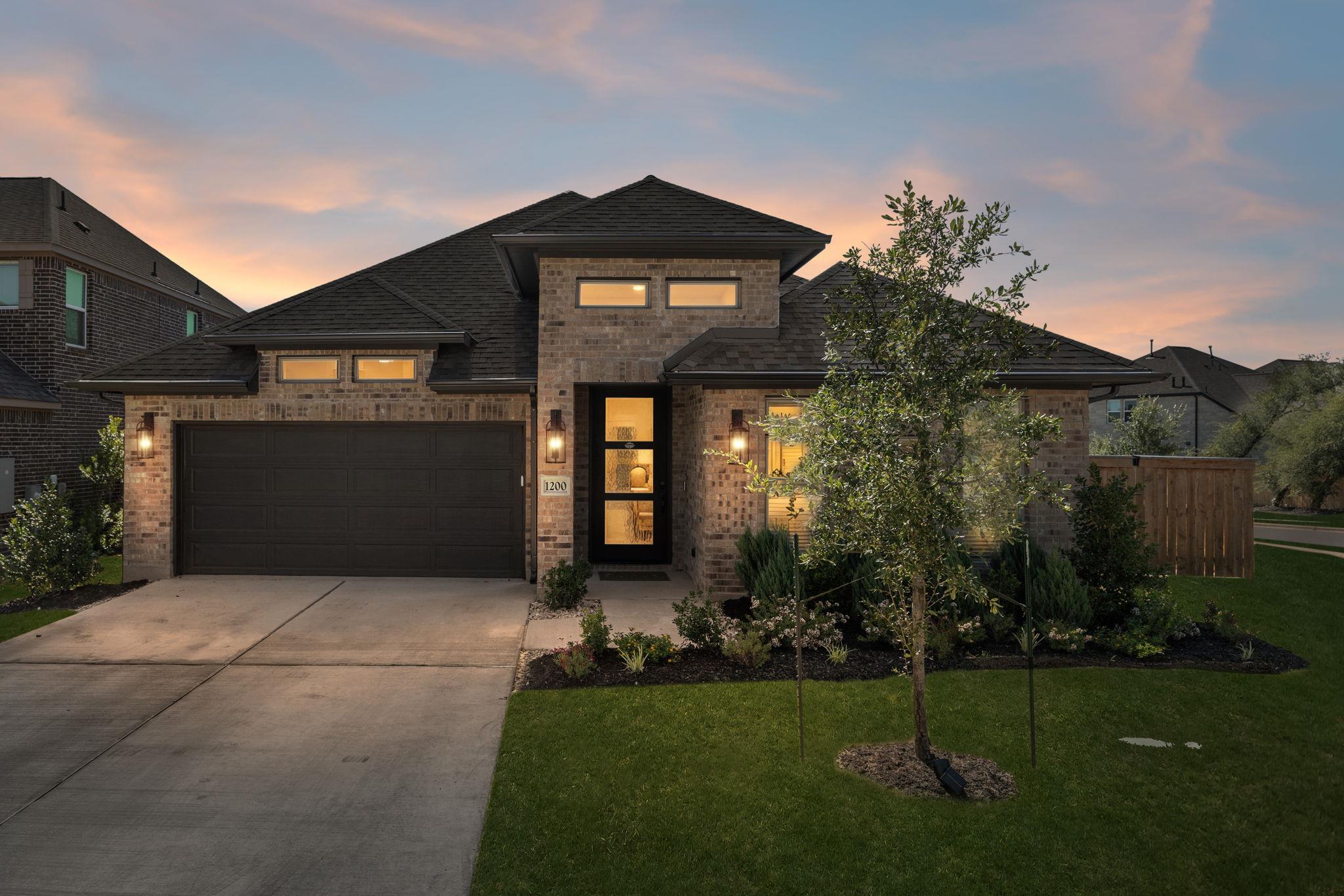Listing photo 1 of 1200  Scenic Green Loop