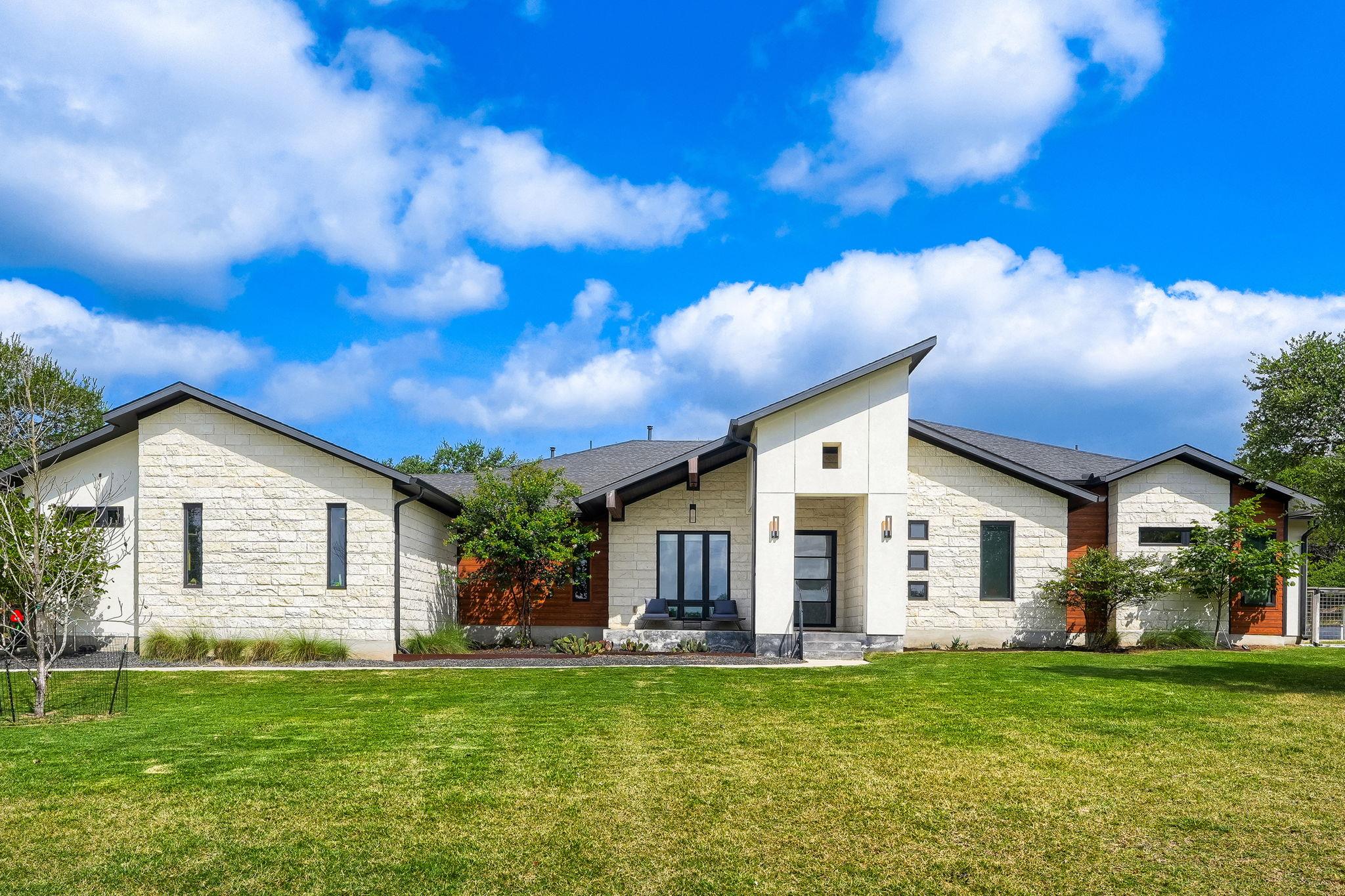 Listing photo 1 of 200  Quarter Horse Ln