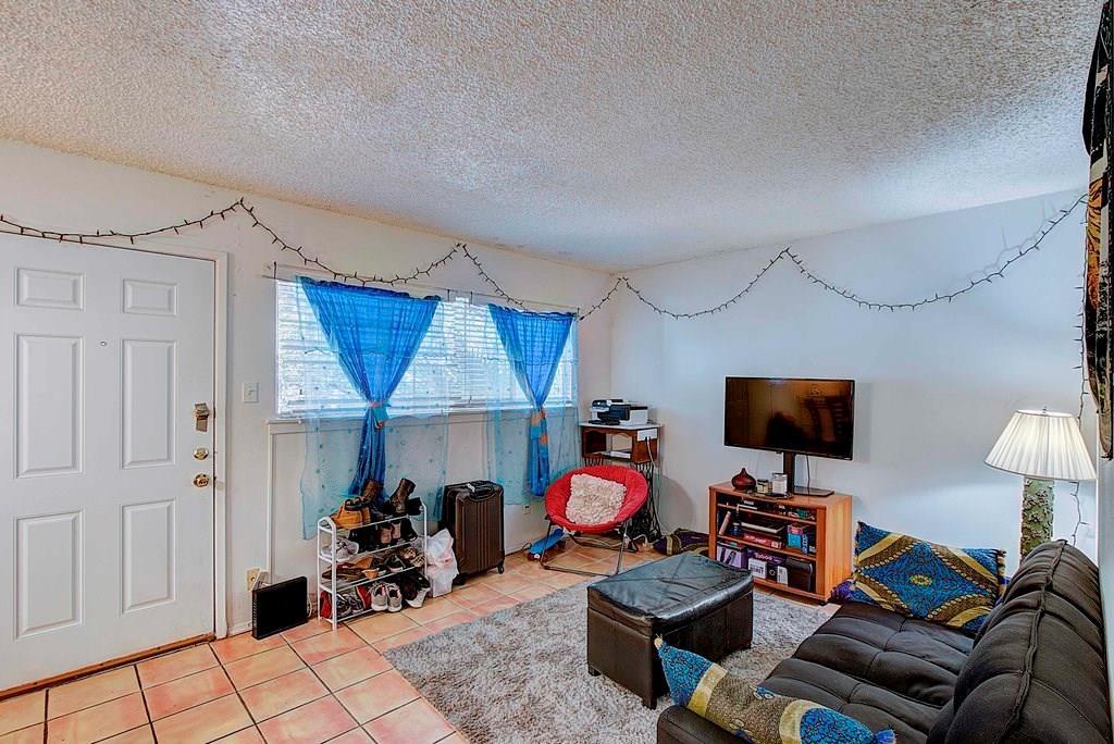 Listing photo 1 of 803 W 28th St  #201