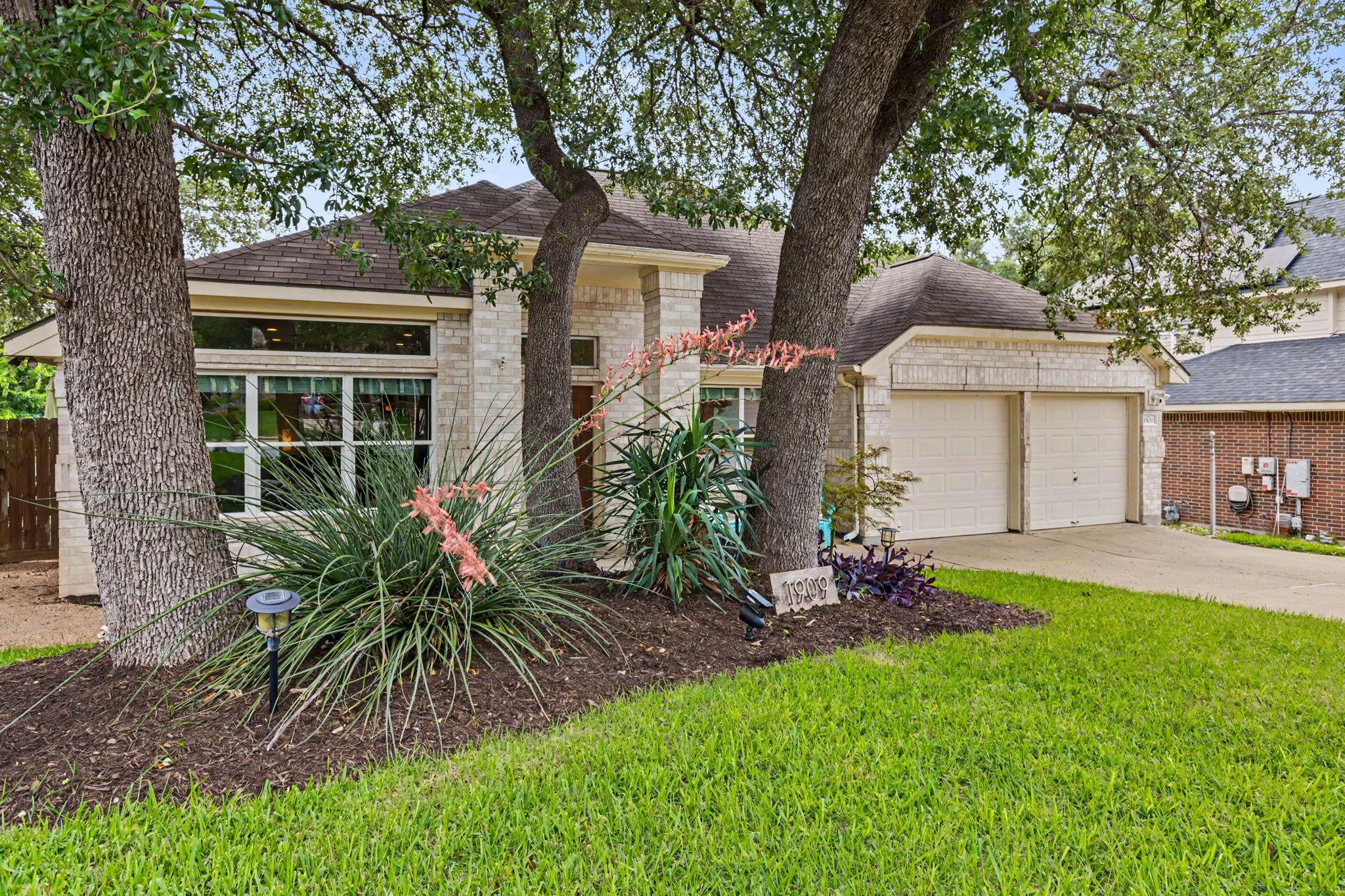 Listing photo 1 of 1909  Holly Hill Dr