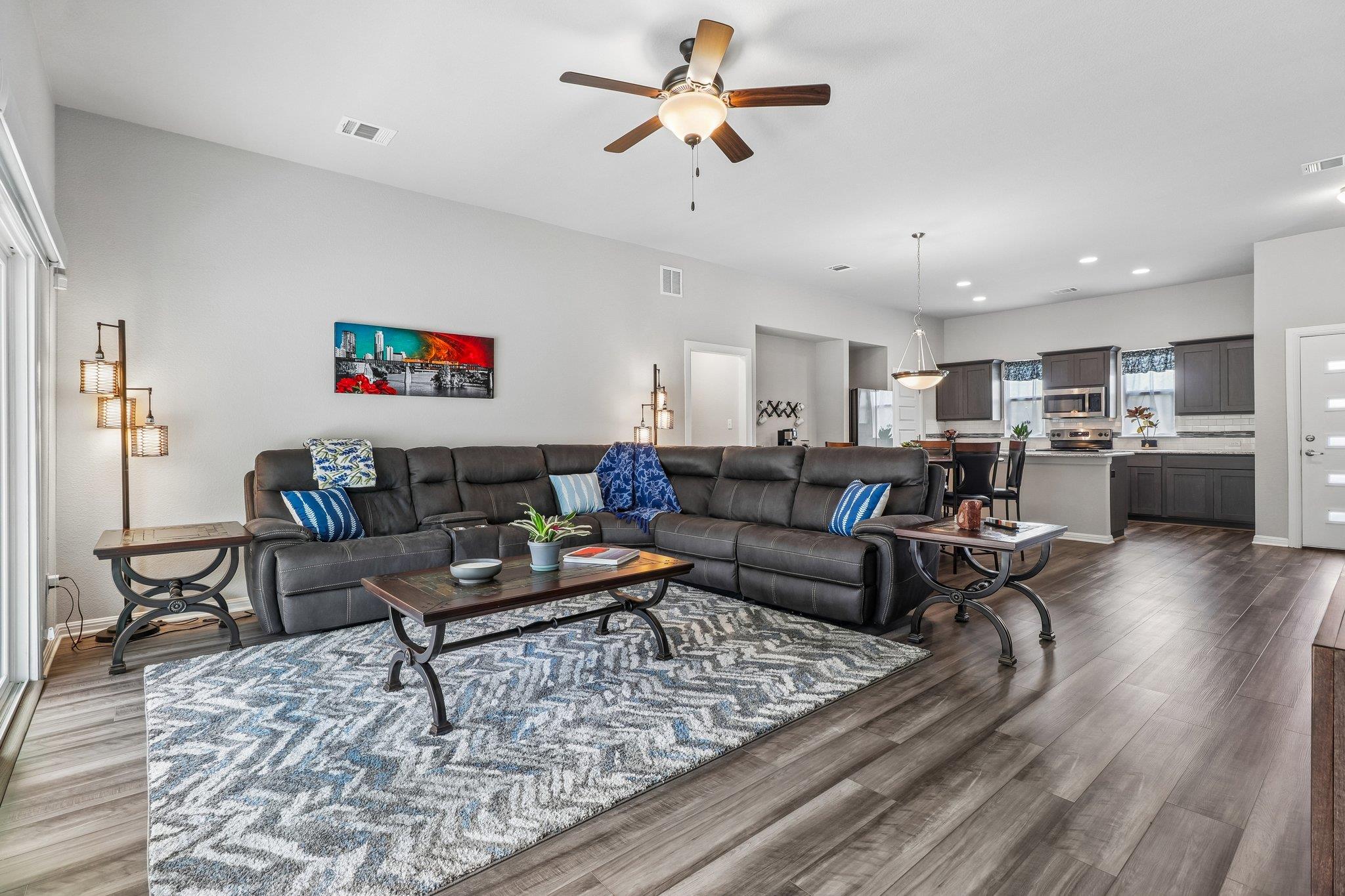 Listing photo 1 of 2701  Warren Cv