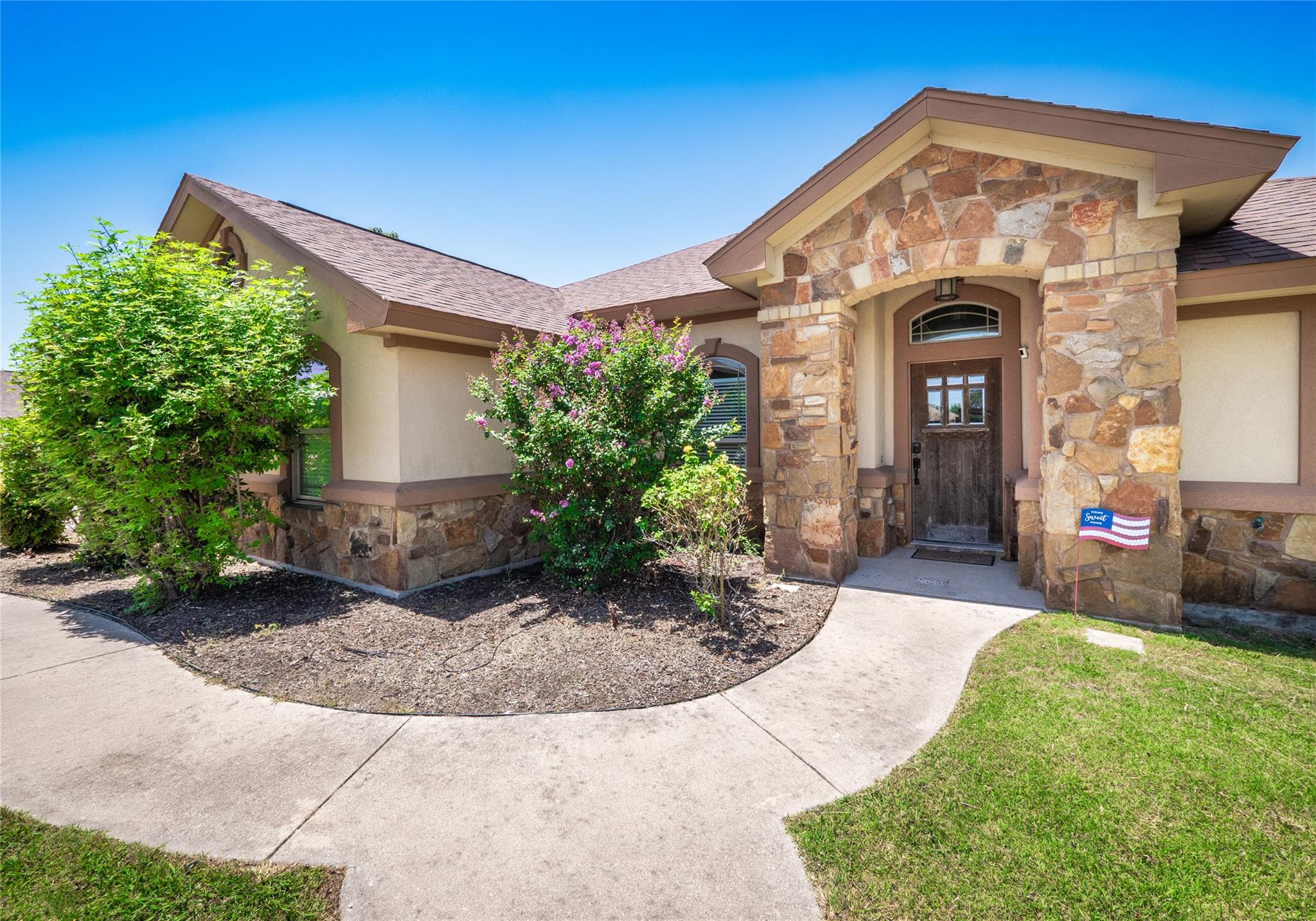 Listing photo 1 of 213  Sarahs Ln
