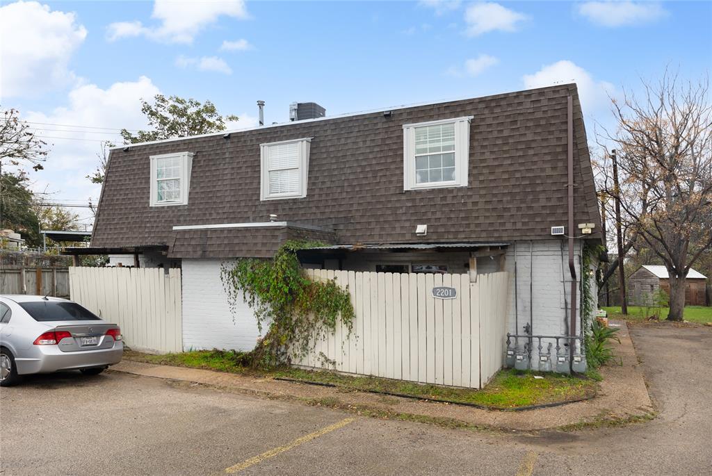 Listing photo 1 of 2201  Mission Hill Cir  #4