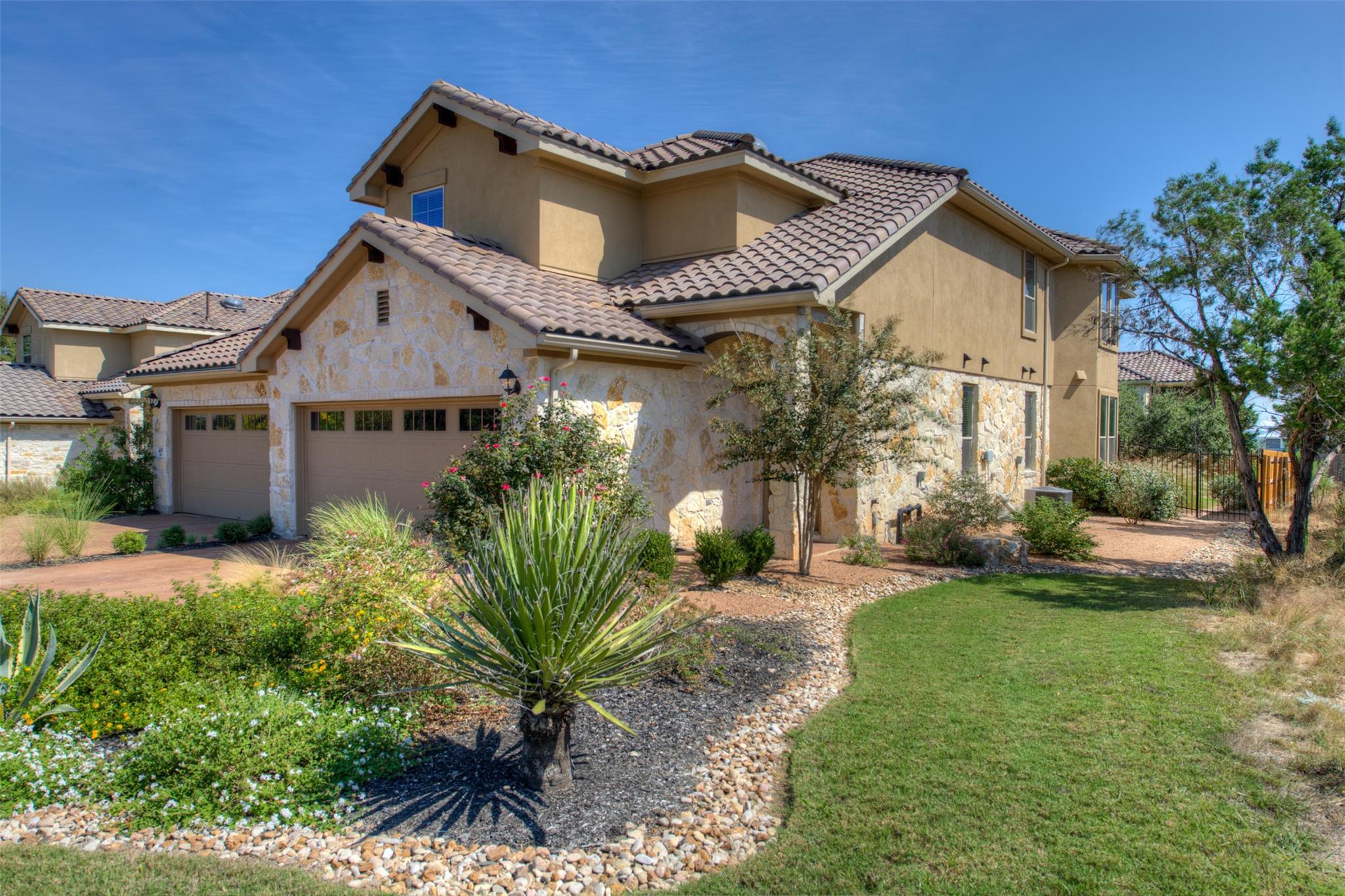 Listing photo 1 of 405 S Meadowlark St  #B