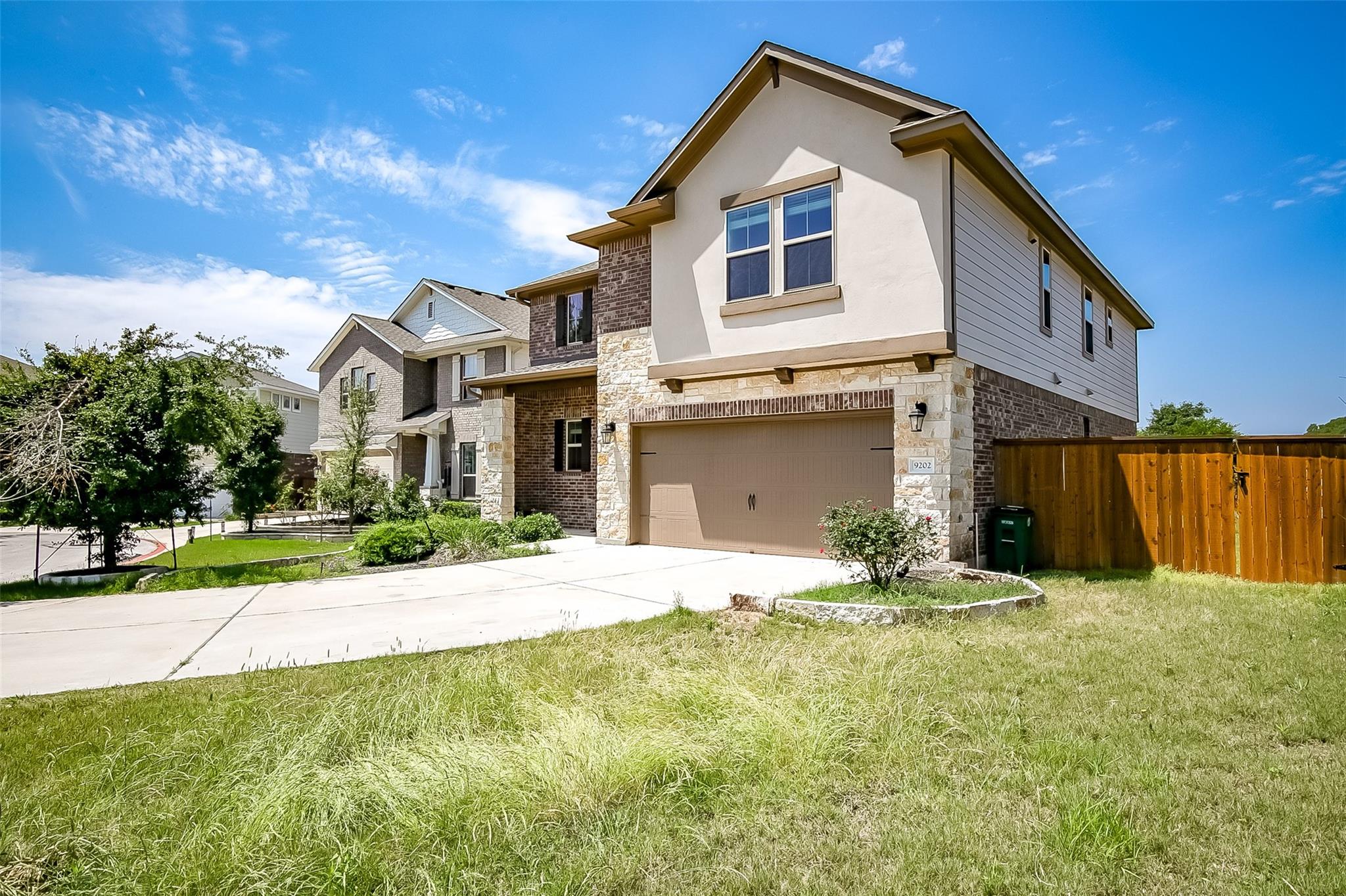 Listing photo 1 of 9202  Spade Cir