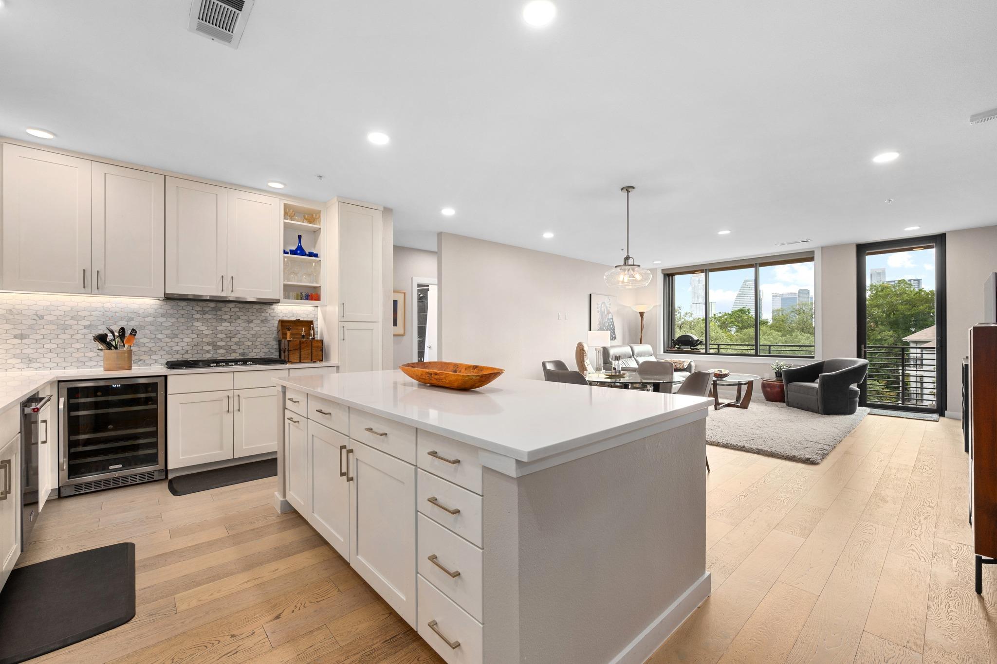 Listing photo 1 of 900 S 1st St  #312