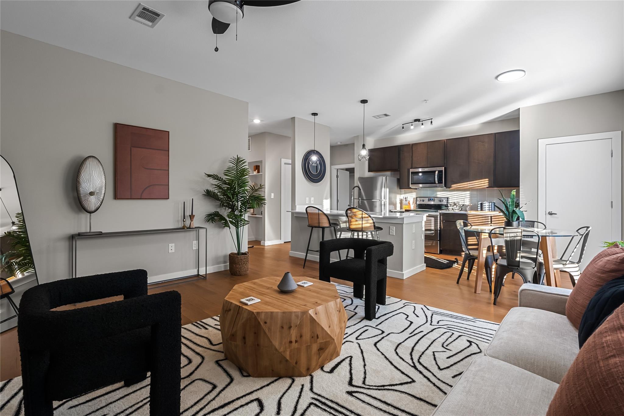 Listing photo 1 of 2505  Thornton Rd  #3212