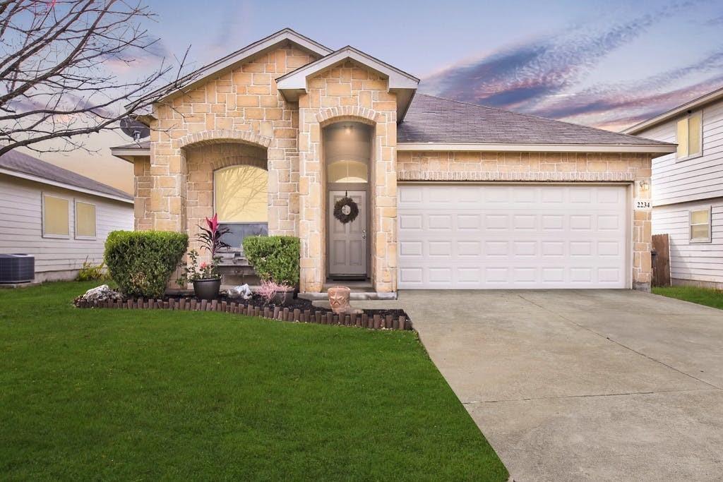 Listing photo 1 of 2234  Lakeline Dr