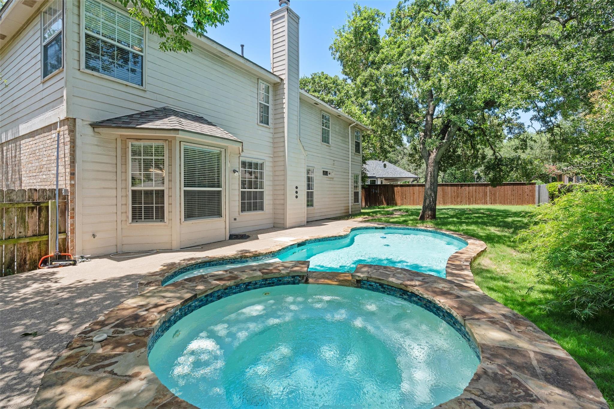 Listing photo 1 of 104  Whitechapel Ct