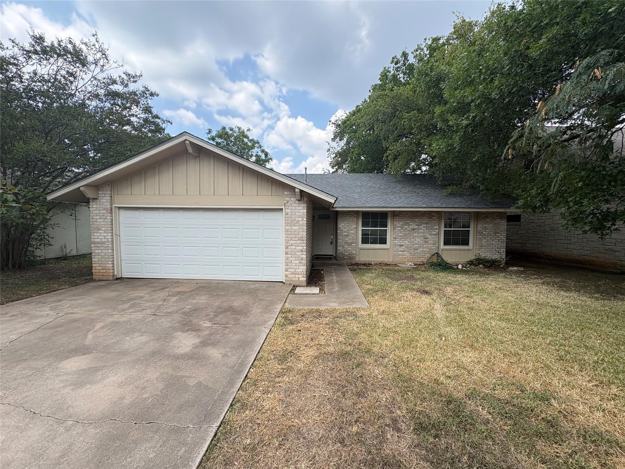 Listing photo 1 of 10106  Missel Thrush Dr