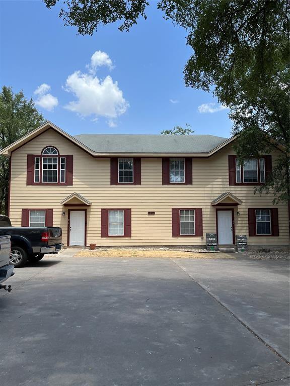 A traditional multi-unit dwelling with appealing 