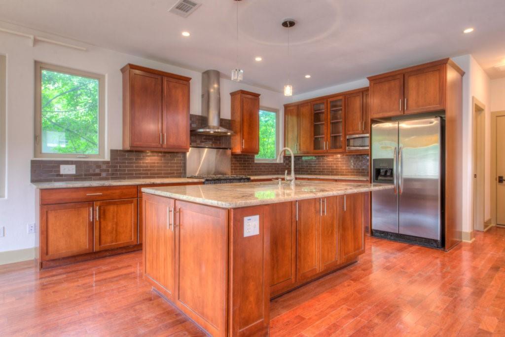 Listing photo 1 of 605  Peacock Ln  #C