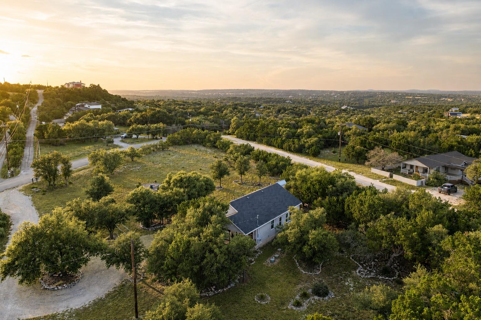 Listing photo 1 of 1816  Spring Valley Dr