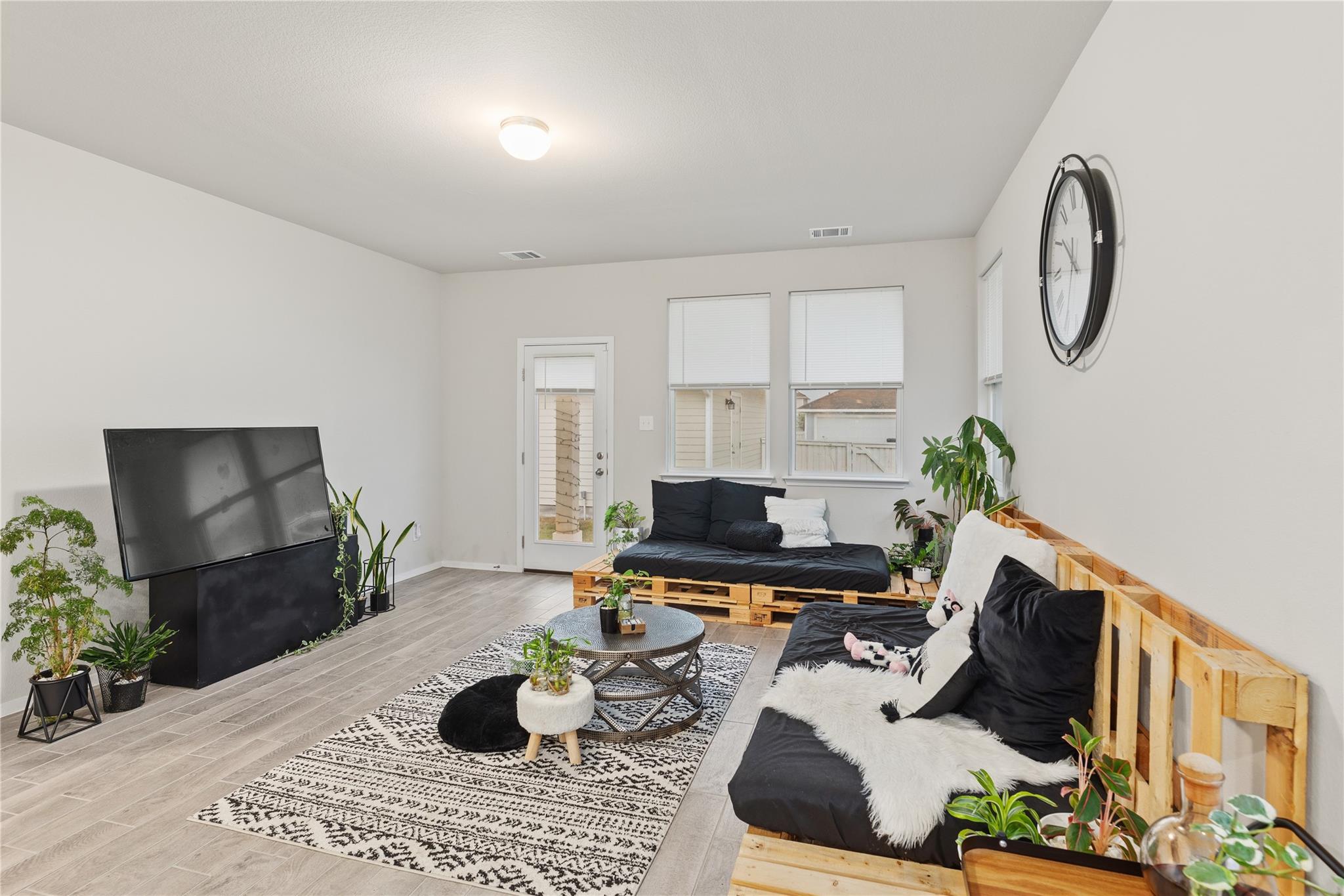 Listing photo 1 of 308  Catalina Dr